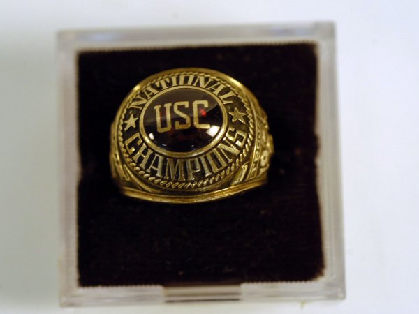 Coach Dave Borelli's NCAA Women's 1977 Championshi: Coach Dave Borelli's Josten 10K gold USC Women's NCAA 1977 Championship Ring.