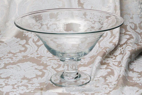 Simon Pearce Signed Bowls Made for Warner LeRoy: A pair of Simon Pearce footed clear glass bowls made expressly for Warner LeRoy. The artist's name is engraved on each piece. H10.25" x dia. 16.25"