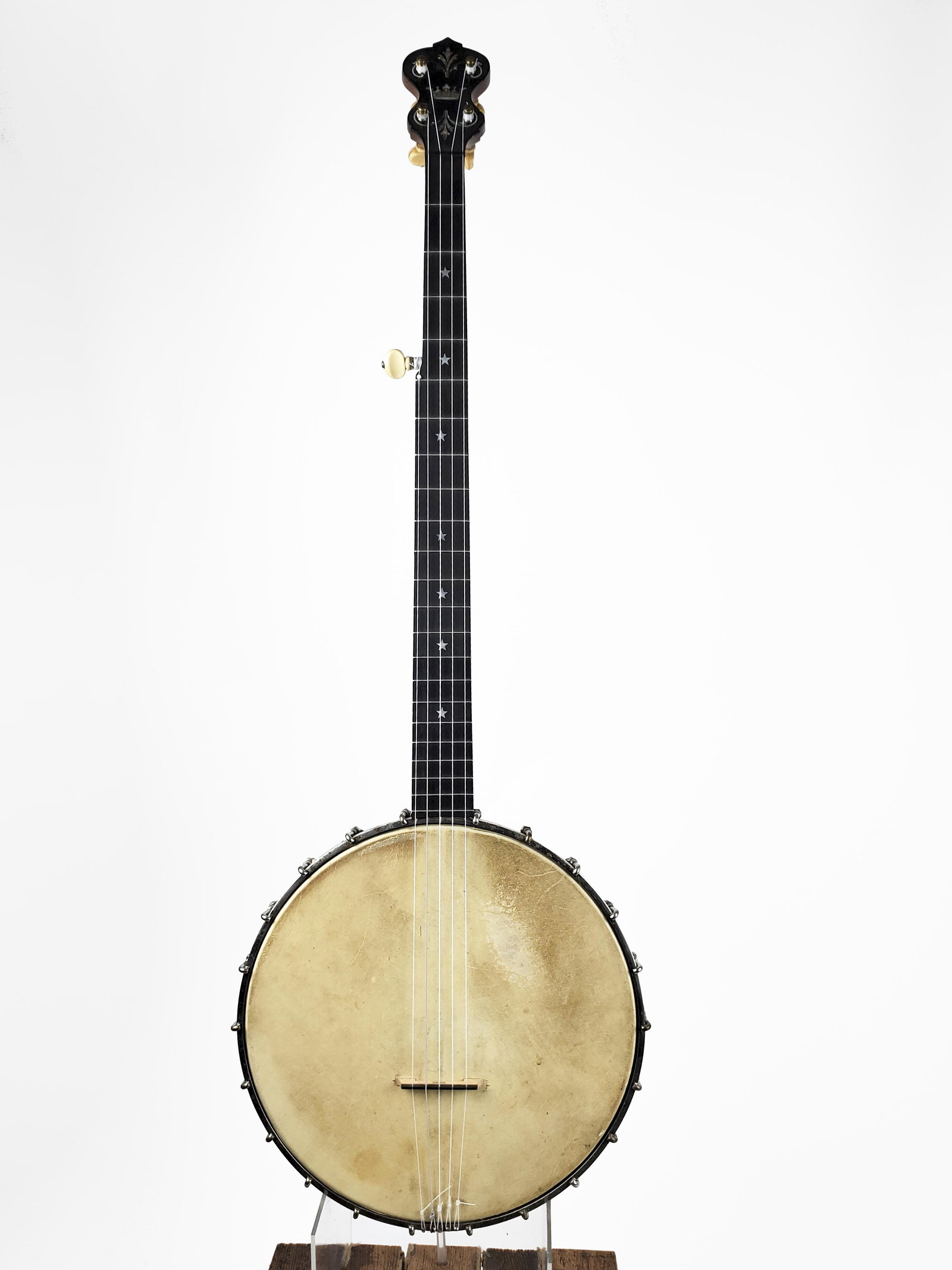 Regal Manufacturing Co. Banjo: Regal Manufacturing Co. Banjo Marquetry on outside and bottom of wood rim. Very unusual hooks typical of early Regals made in Indiana. Made in Indianapolis. Length: 93cm. The Regal Musical Instrument 