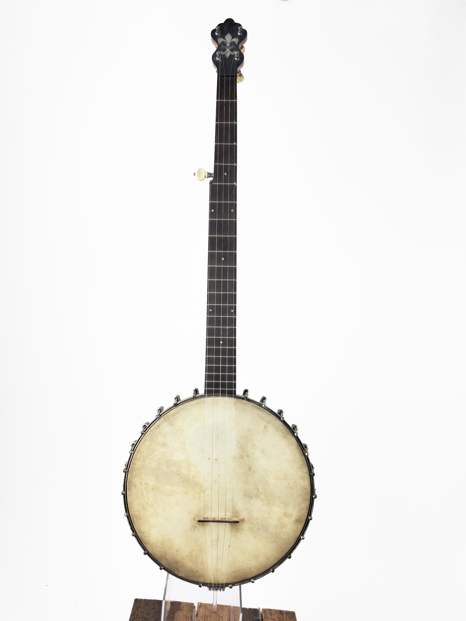 Alfred A. Farland Banjo: Alfred A. Farland Banjo. Plainsfield, NJ. Length: 93cm. Alfred A. Farland (1864-1954) was one of the most sensational players of the banjo at the start of the 20th century. He began his career touring