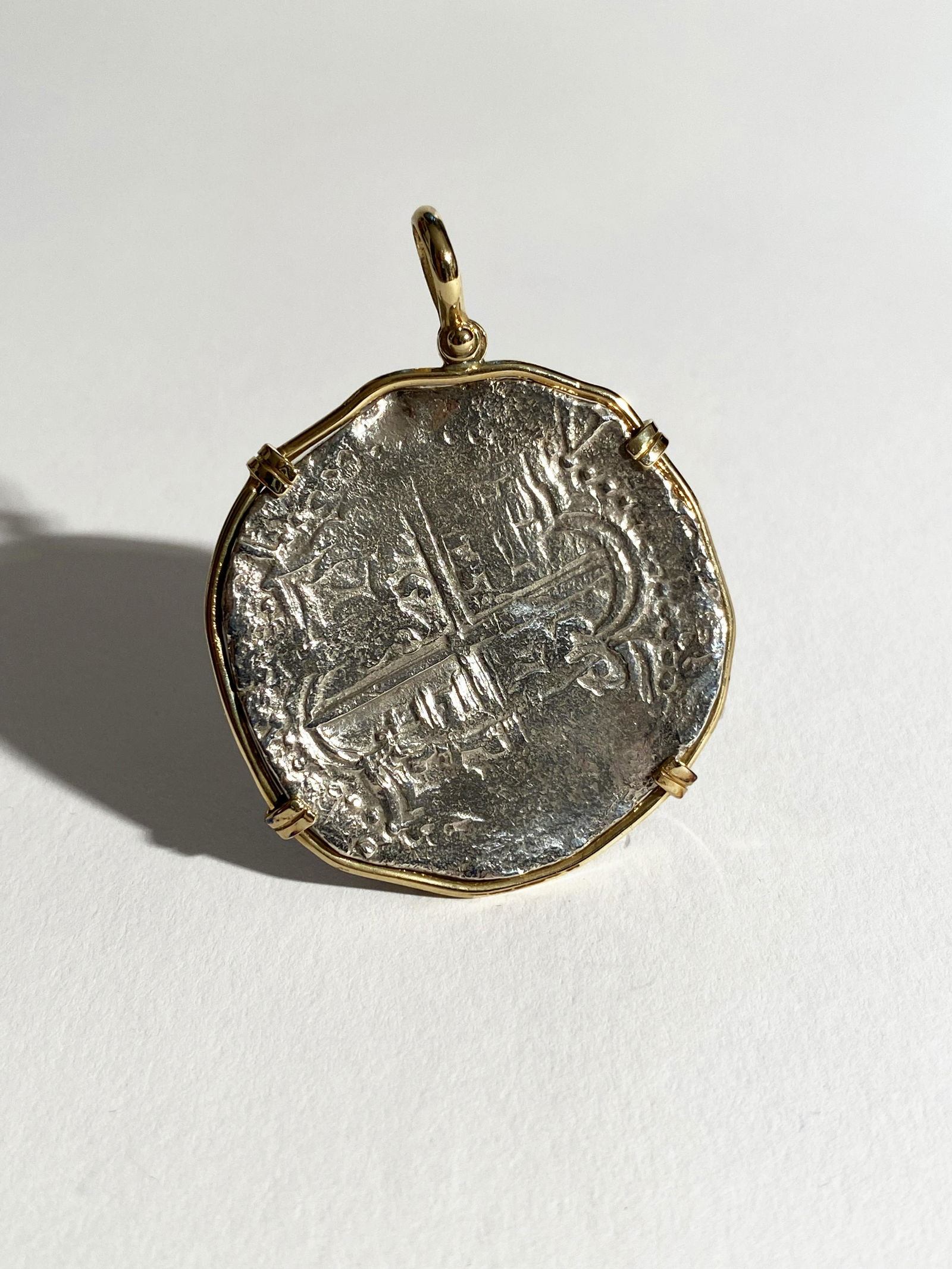 Atocha 8 Reales Silver Coin (Gold Mounted) (1 of 4)