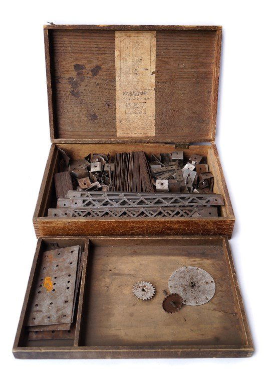 Early Erector Set in Oak Box: The A.C. Gilbert Co., New Haven, Conn. Original Cost: $5.00 for the set. Included in the lot is a Little Brown Koko Book First Series. By: Blanche Seale Hunt, Illustrated by: Wagstaff. Very worn. Box