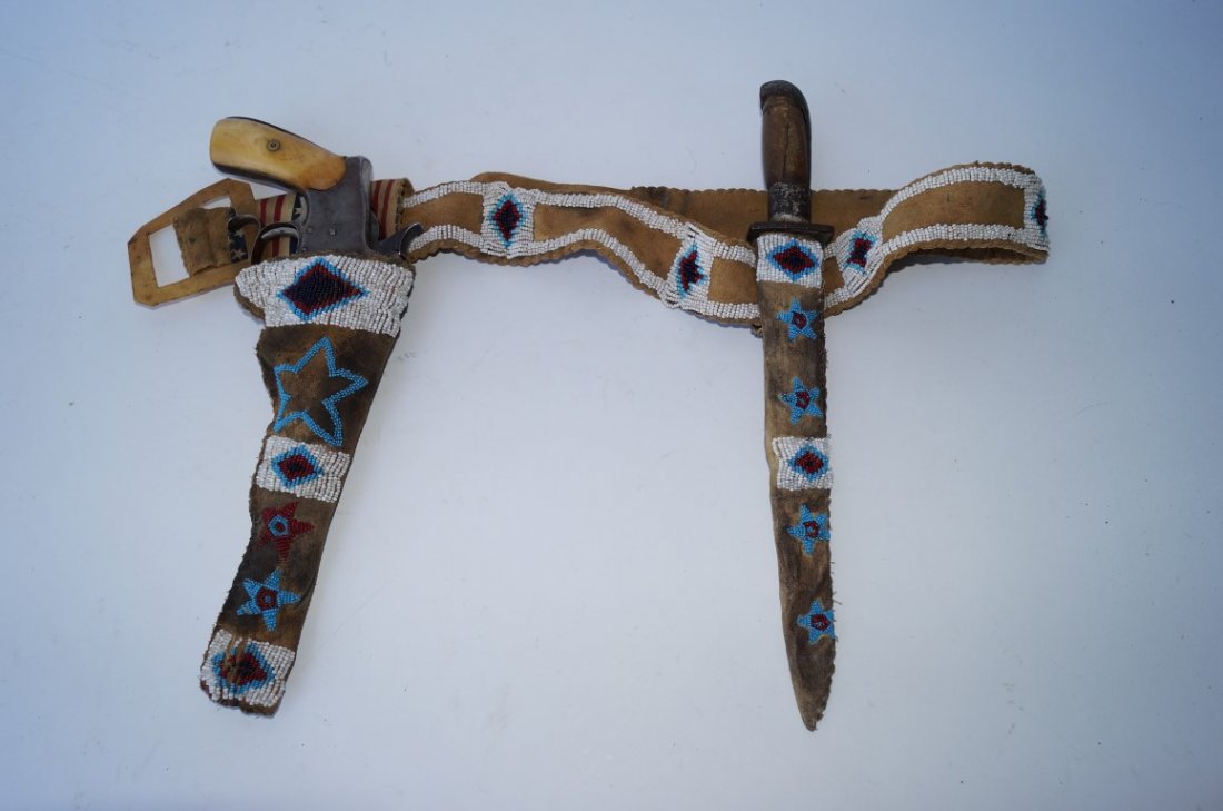 Creek Police Set: Gun (copy of Smith & Wesson #3) , 44 calibre 8" barrel; bayonnet knife in a holster, sheath and belt with beadwork.