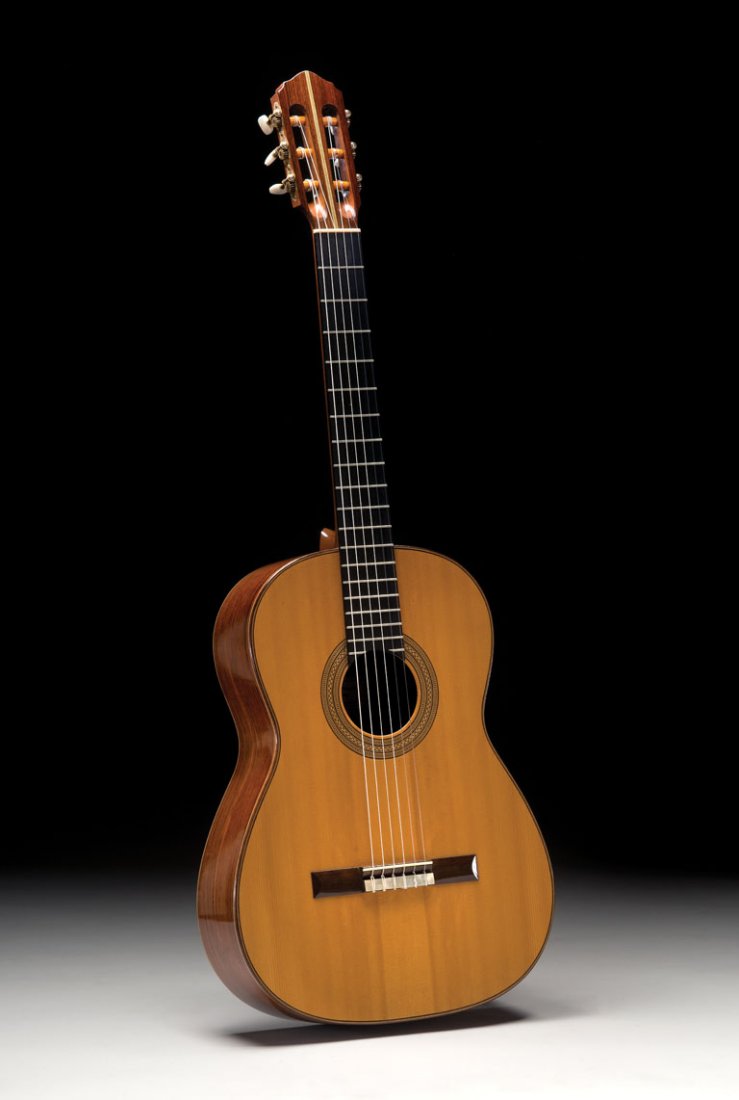 1952 Edgar Mönch Classical: NO RESERVE. Edgar Mönch started building classical guitars in the 1940s in Munich, Germany. In 1965 he moved his workshop to Toronto, Canada, where he trained Jean Lar