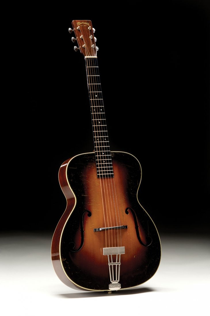 1936 Martin C-1: NO RESERVE. The C-1 was Martin’s archtop equivalent of their flattop 000-18 model, featuring a body with the same dimensions and overall build with Style 18 appointmen