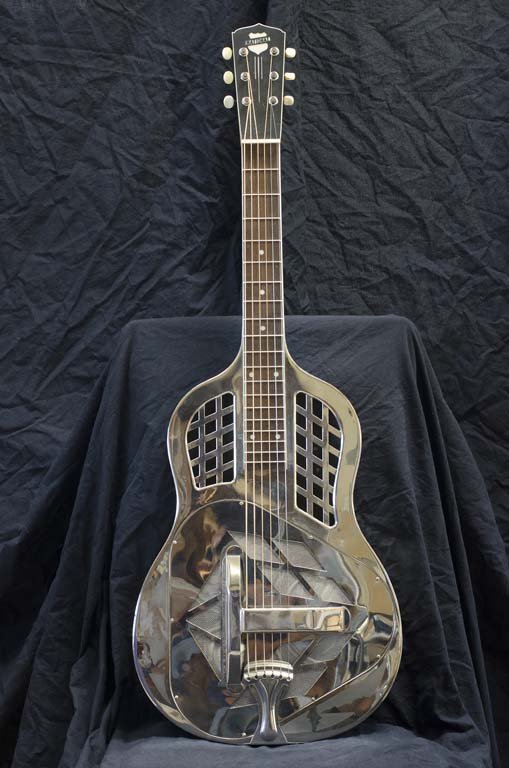 1941 National Tricone Style 35 Hawaiian (1 of 2)