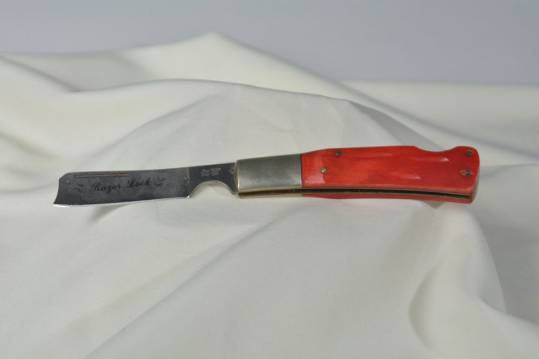 Engraved Razorblade with Red Handle (1 of 8)