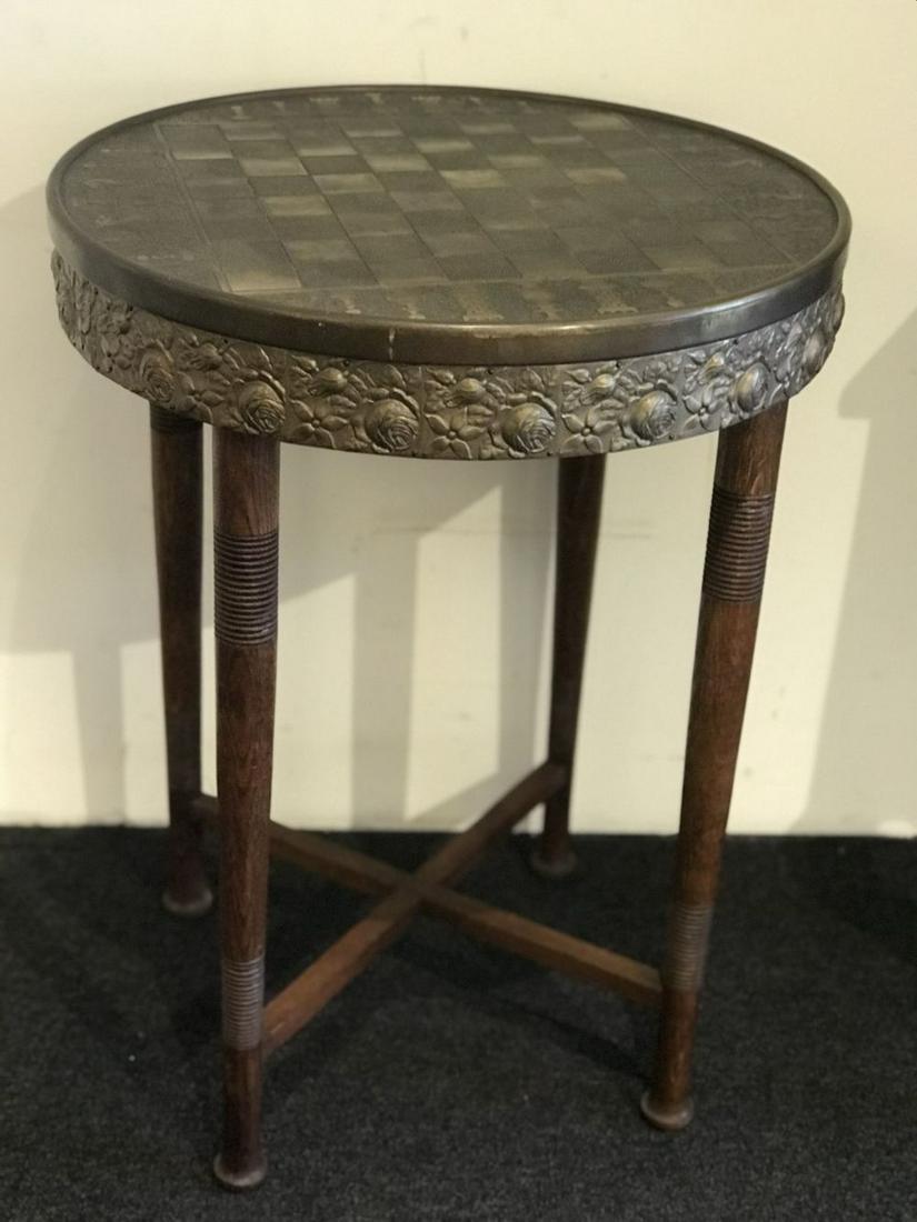 De Coene: chess table Size (in cm) H 73 dia 55