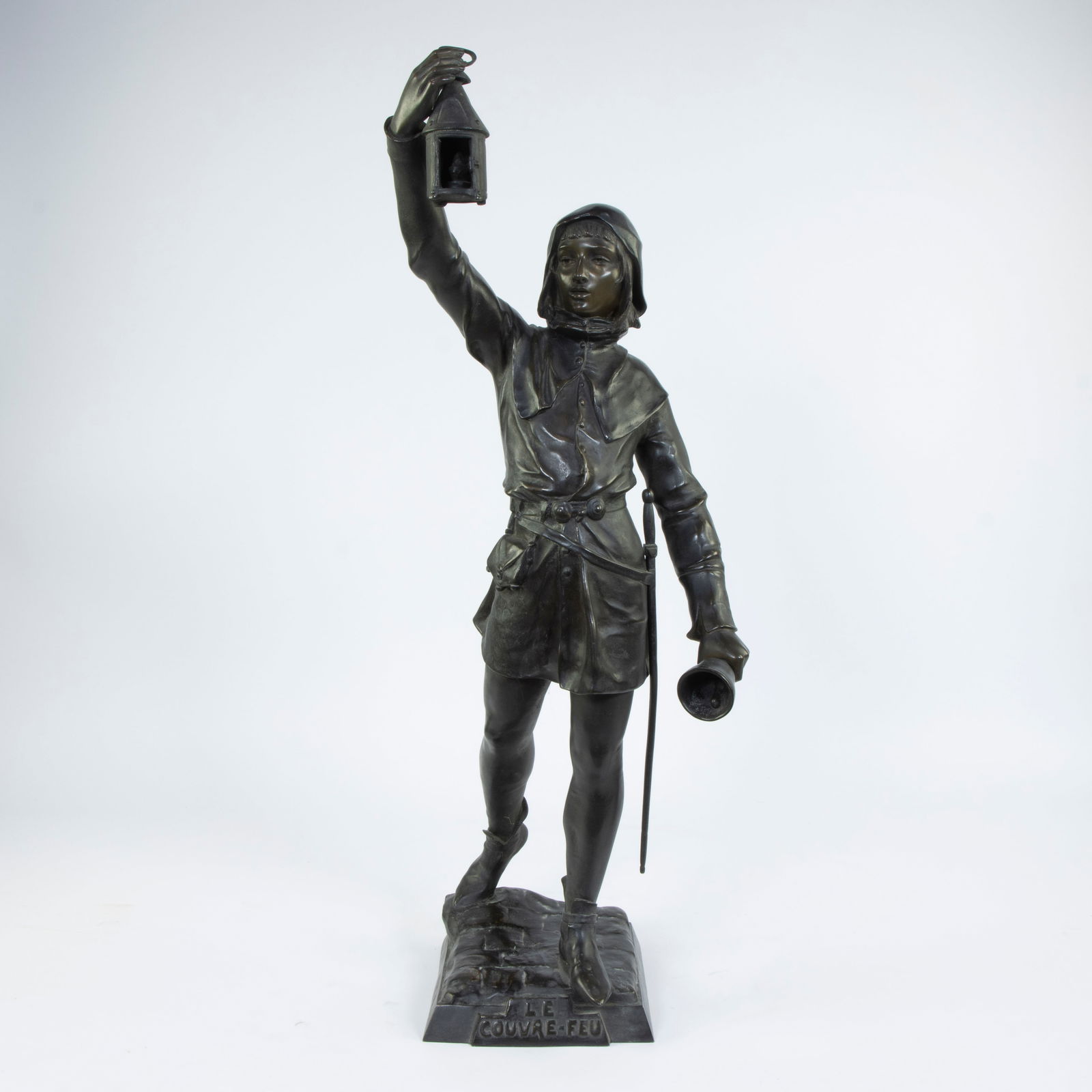 Eugène MARIOTON (1854-1933), bronze Le Couvre-feu (The Curfew), signed: Eugène MARIOTON (1854-1933), bronze Le Couvre-feu (The Curfew), signedEugène MARIOTON (1854-1933), brons Le Couvre-feu (The Curfew), getekendH 76.5 cm Height H 76.5 cm