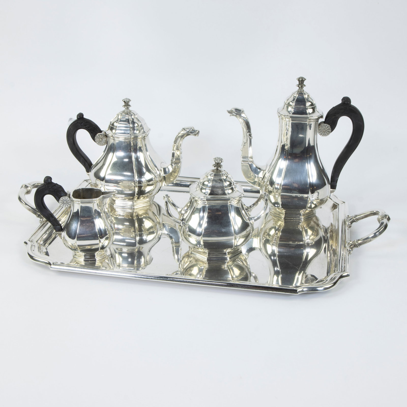 Silver coffee and tea set on silver tray, Altenloh Brussels, silver 950: Silver coffee and tea set on silver tray, Altenloh Brussels, silver 950Zilveren koffie en theeservies op zilveren plateau, Altenloh Brussel, zilver 95061 x 40 cm & H 12.5 - 23.5 cm
