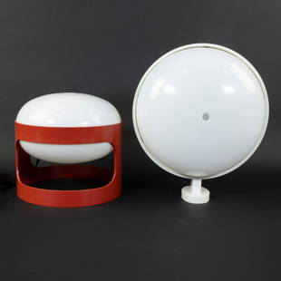 A space age red table lamp model KD 28 designed by Joe Colombo for Kartell in 1967 and vintage white: A space age red table lamp model KD 28 designed by Joe Colombo for Kartell in 1967 and vintage white wall lamp by Gianemilio Piero and Anna Monti for Kartell, 1960sEen space age rode tafellamp model K