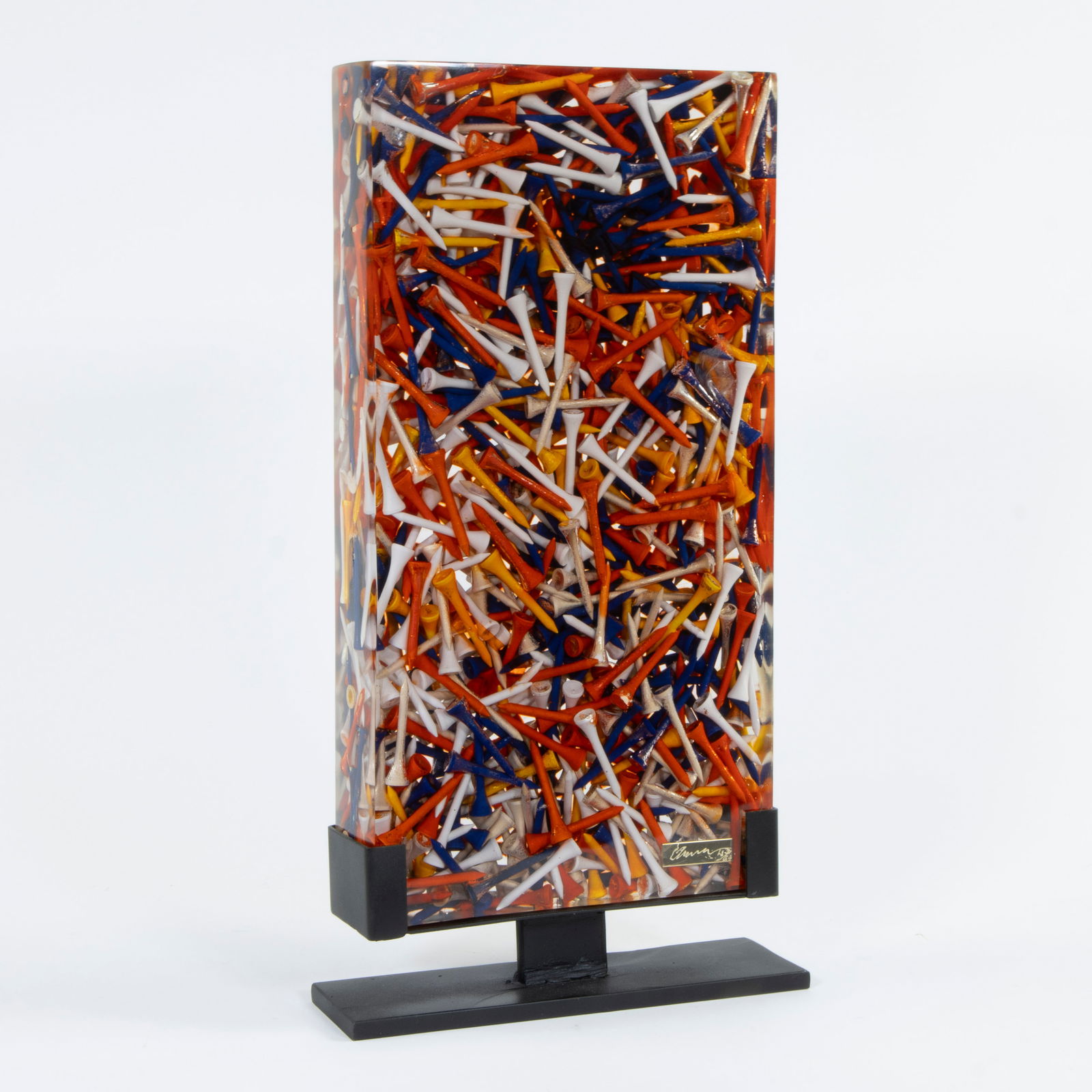 Fernandez ARMAN (1928-2005), Inclusion (Golf tees in resin) (2003), numberd 47/69 and signed: Fernandez ARMAN (1928-2005), Inclusion (Golf tees in resin) (2003), numberd 47/69 and signedFernandez ARMAN (1928-2005), Inclusion (Golf tees in hars) (2003), genummerd 47/69 en gesigneerd47.5 x 25.5