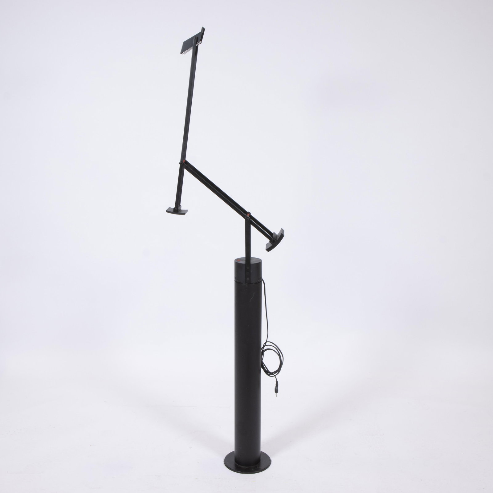 Tizio Floorlamp by Richard Sapper for Artemide: Tizio Floorlamp by Richard Sapper for ArtemideTizio vloerlamp van Richard Sapper voor ArtemideMax H 166 cm