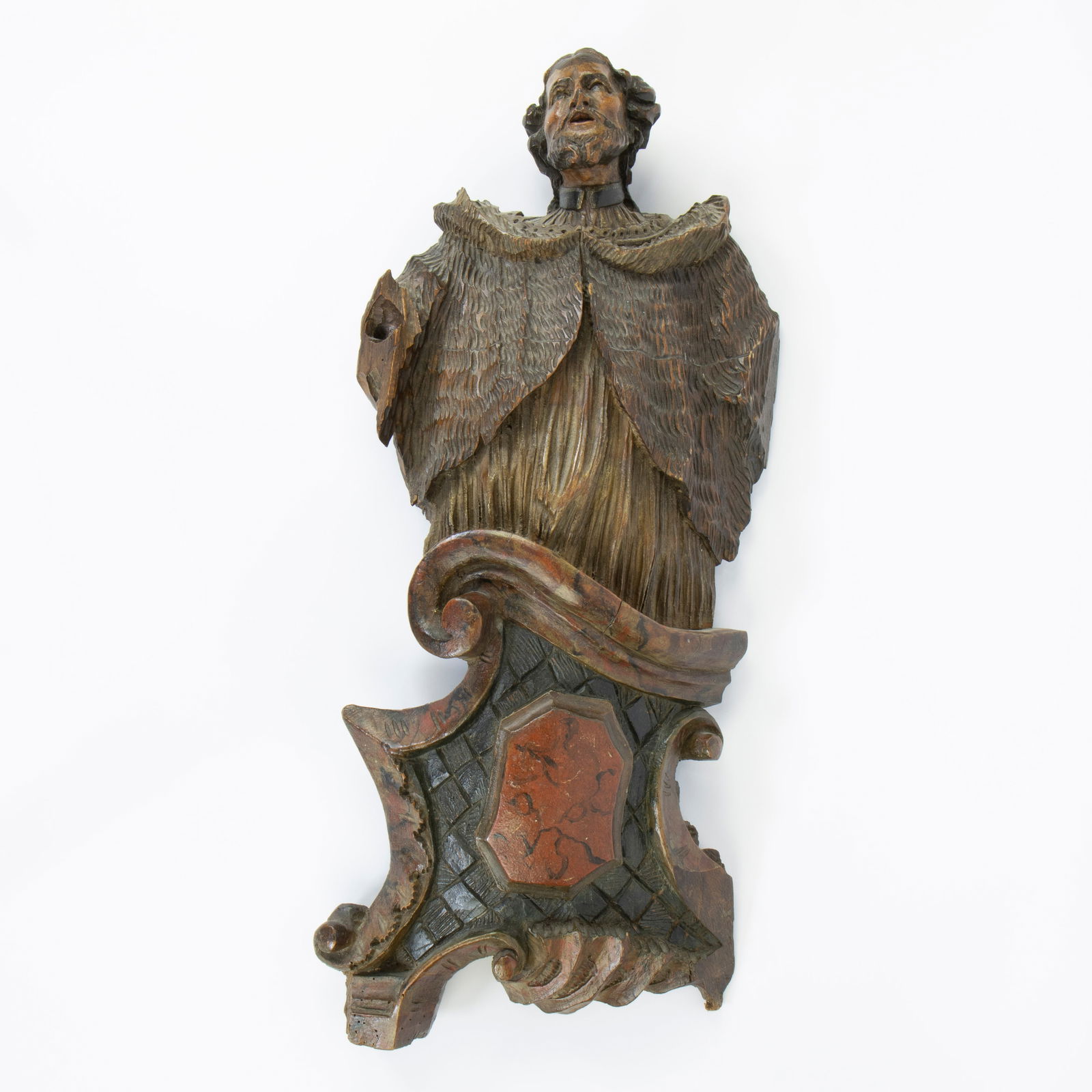 18th century wooden statue with original polychromy, Spanish, mantle and band around neck: 18th century wooden statue with original polychromy, Spanish, mantle and band around neck18e eeuws houten beeld met originele polychromie, Spaans, mantel en band rond de hals63 x 26 x 13 cm