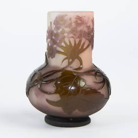 French Art Nouveau vase in cameo glass, signed 'Galle', with floral decorations in pink and brown (1 of 6)