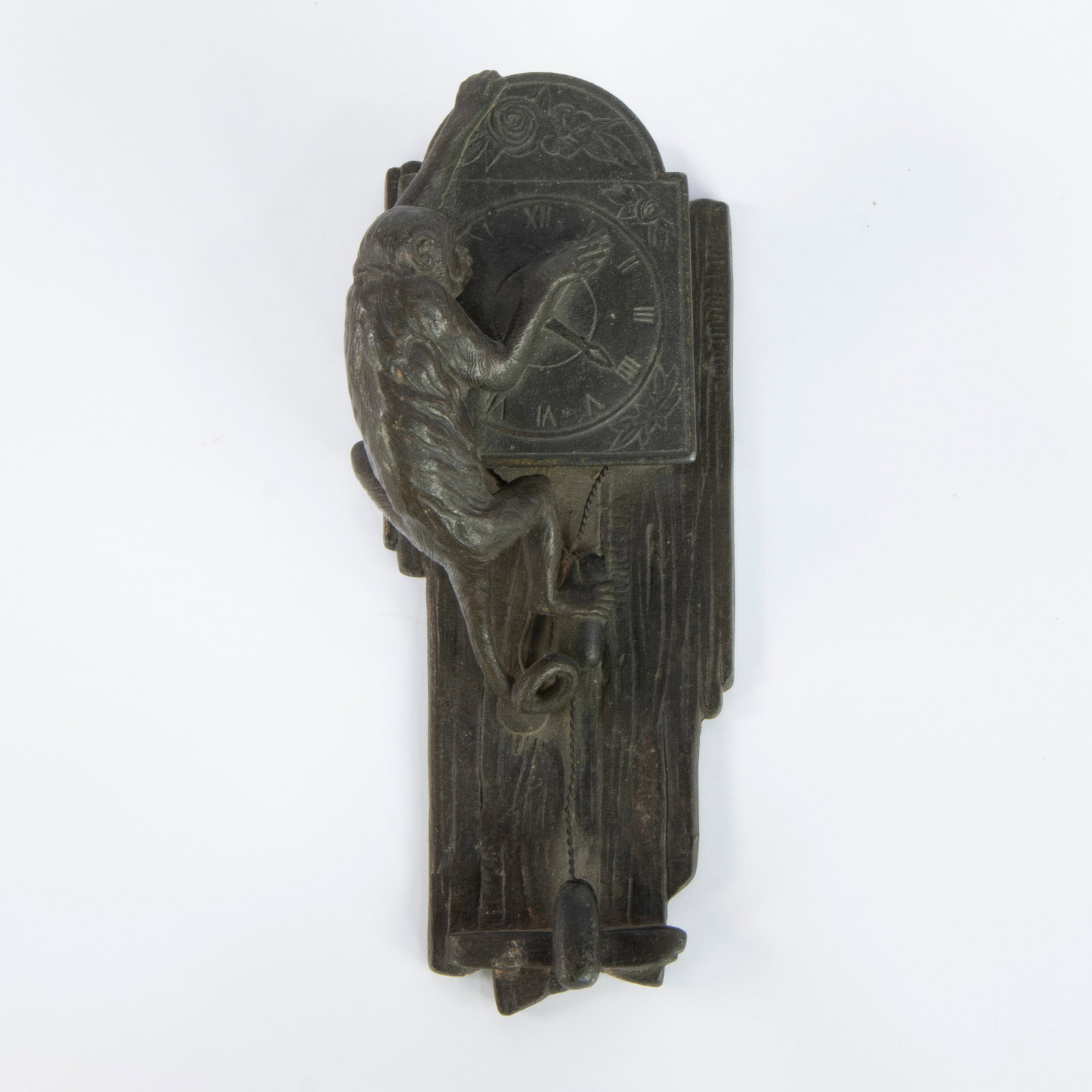 Decorative patinated bronze wall sculpture of a climbing monkey pulling the hands of a clock, style: Decorative patinated bronze wall sculpture of a climbing monkey pulling the hands of a clock, style Wiener Werkst?tte Austria/Germany, circa 1940Decoratieve gepatineerde bronzen wandsculptuur van een