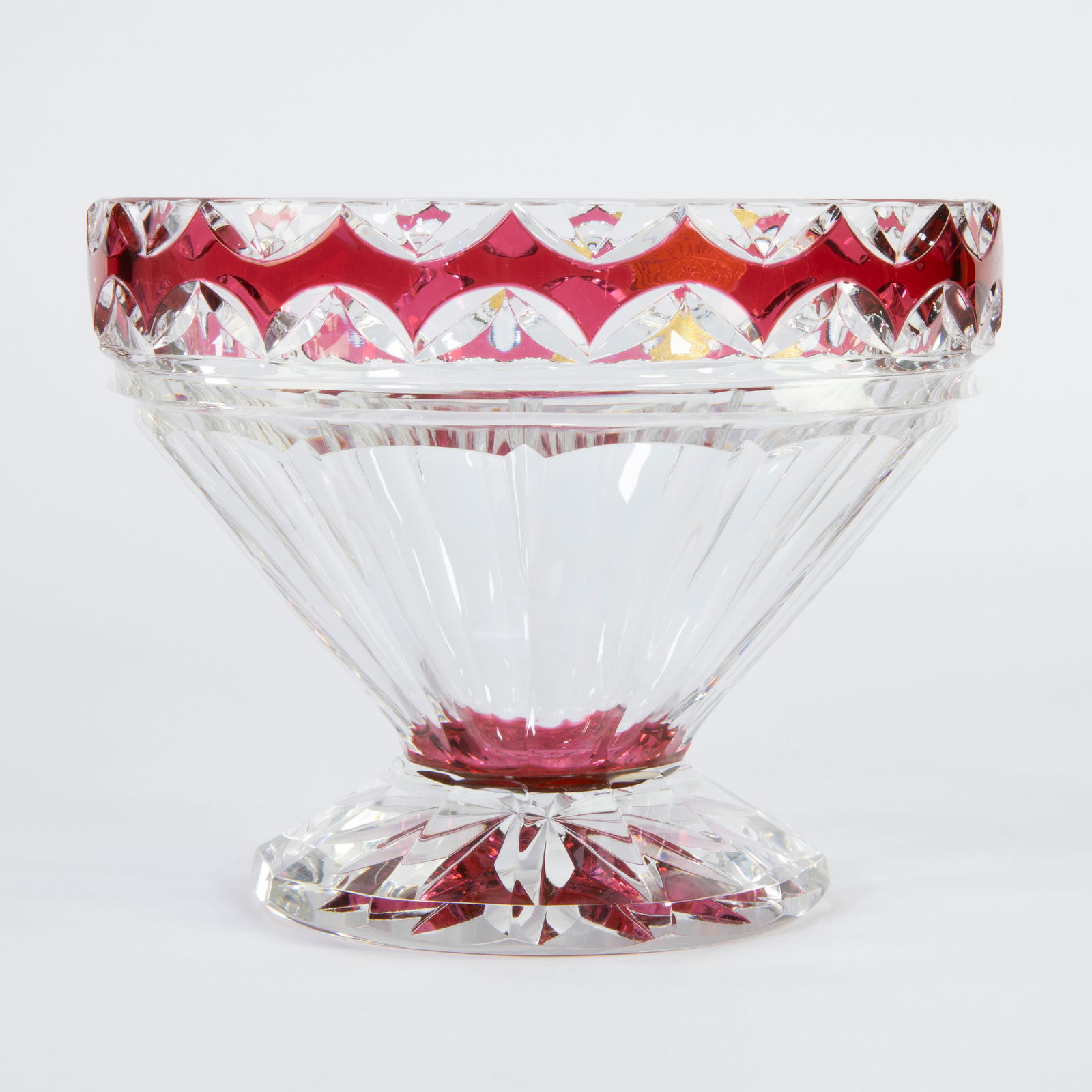Val Saint Lambert red and clear cut Art Deco crystal coupe with original label, model Joseph Simon: Val Saint Lambert red and clear cut Art Deco crystal coupe with original label, model Joseph SimonVal Saint Lambert rood en helder geslepen kristallen Art Deco coupe met origineel etiket, model Joseph