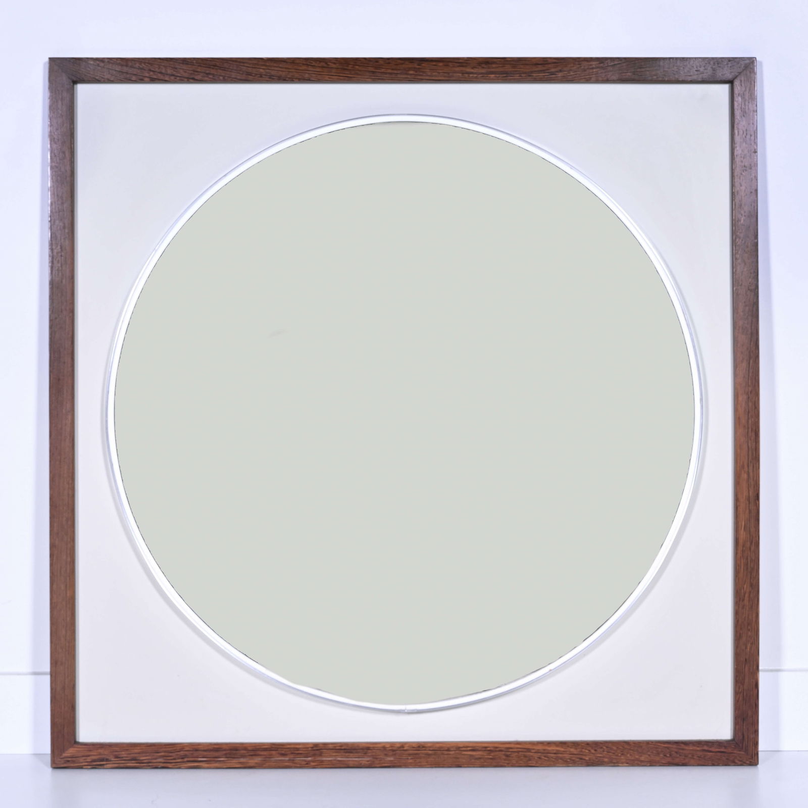 Alfred HENDRICKX (1931), vintage mirror with wenge wood frame: Alfred HENDRICKX (1931), vintage mirror with wenge wood frameAlfred HENDRICKX (1931), vintage spiegel met omlijsting in wengehout86.5 x 86.5 cm