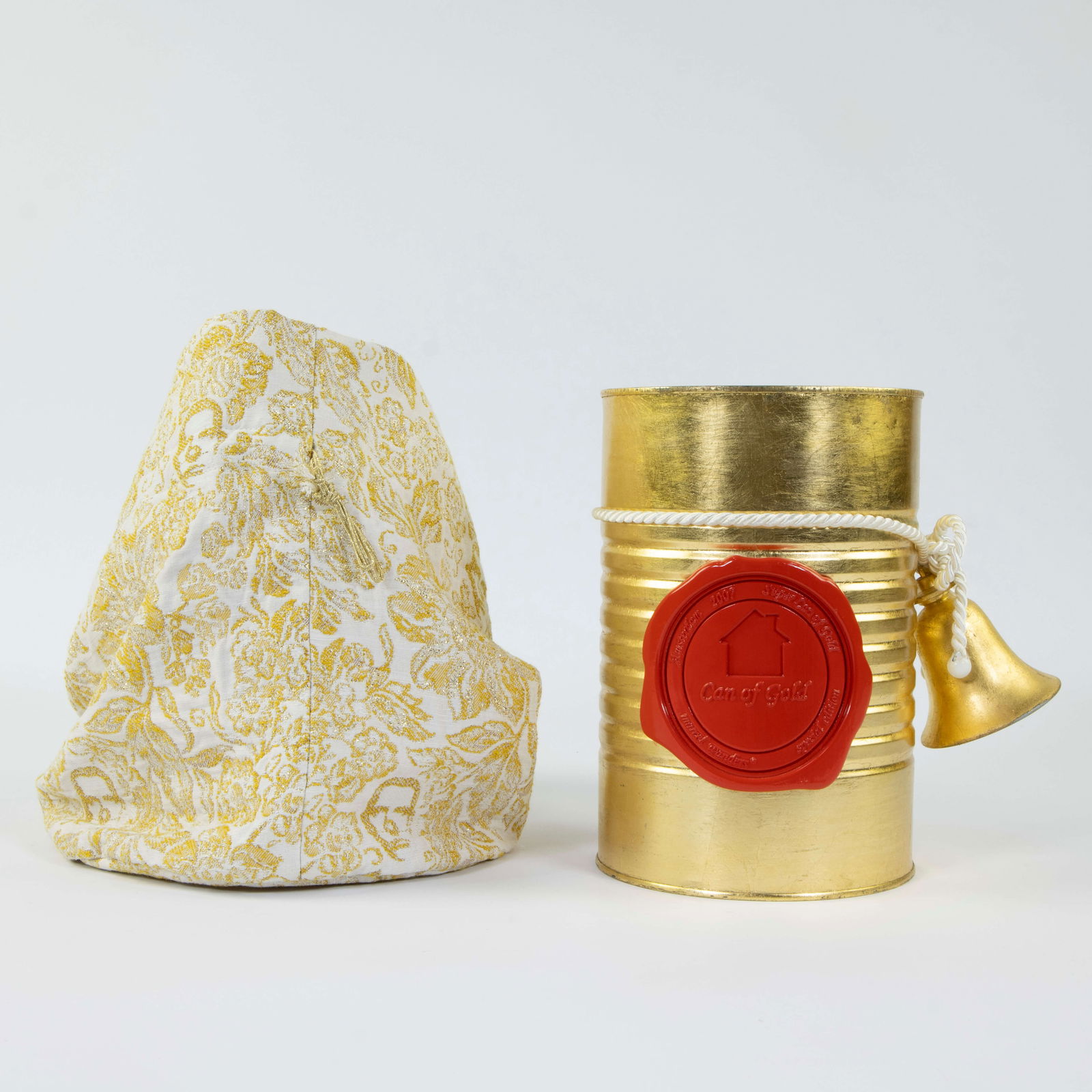 Marcel Wanders 'Super Can of Gold', 2007, special edition signed and numbered 1/1, unique piece in: Marcel Wanders 'Super Can of Gold', 2007, special edition signed and numbered 1/1, unique piece in tin gilded with gold, with cloth bagMarcel Wanders 'Super Can of Gold', 2007, speciale editie gesigne