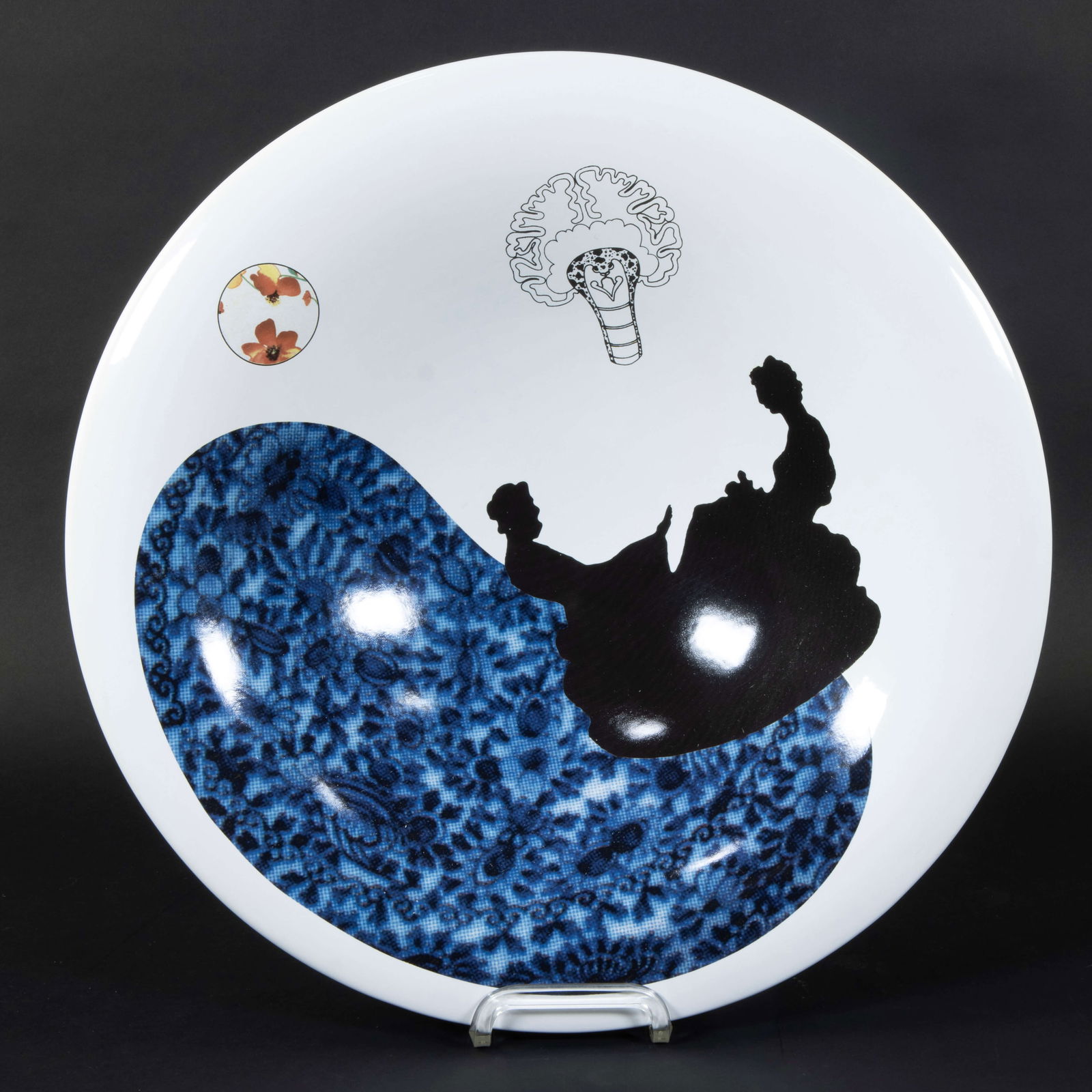 Centerpiece bowl in glazed ceramics 'Haikus' finished by hand with polychrome graphic image, design: Centerpiece bowl in glazed ceramics 'Haikus' finished by hand with polychrome graphic image, design Marcel Wanders for B&B Italy, 2005, in original boxMilieu de table van geglazuurd keramiek 'Haikus'