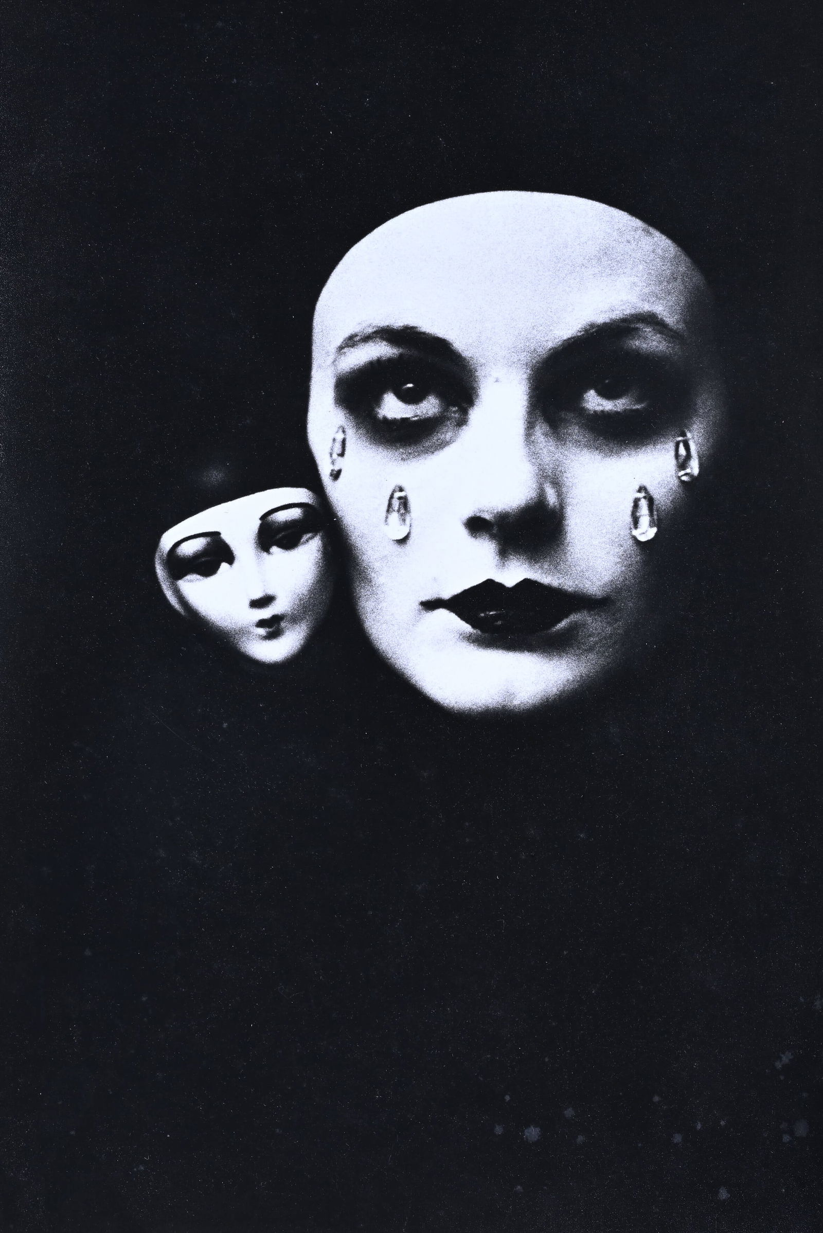 Irina IONESCO (1930–2022), Gelatin silver print, Pierrot. Signed: Irina IONESCO (1930–2022), Gelatin silver print, Pierrot. SignedIrina IONESCO (1930-2022), Gelatine zilver print,Pierrot. Gesigneerd38.5 x 26 cm