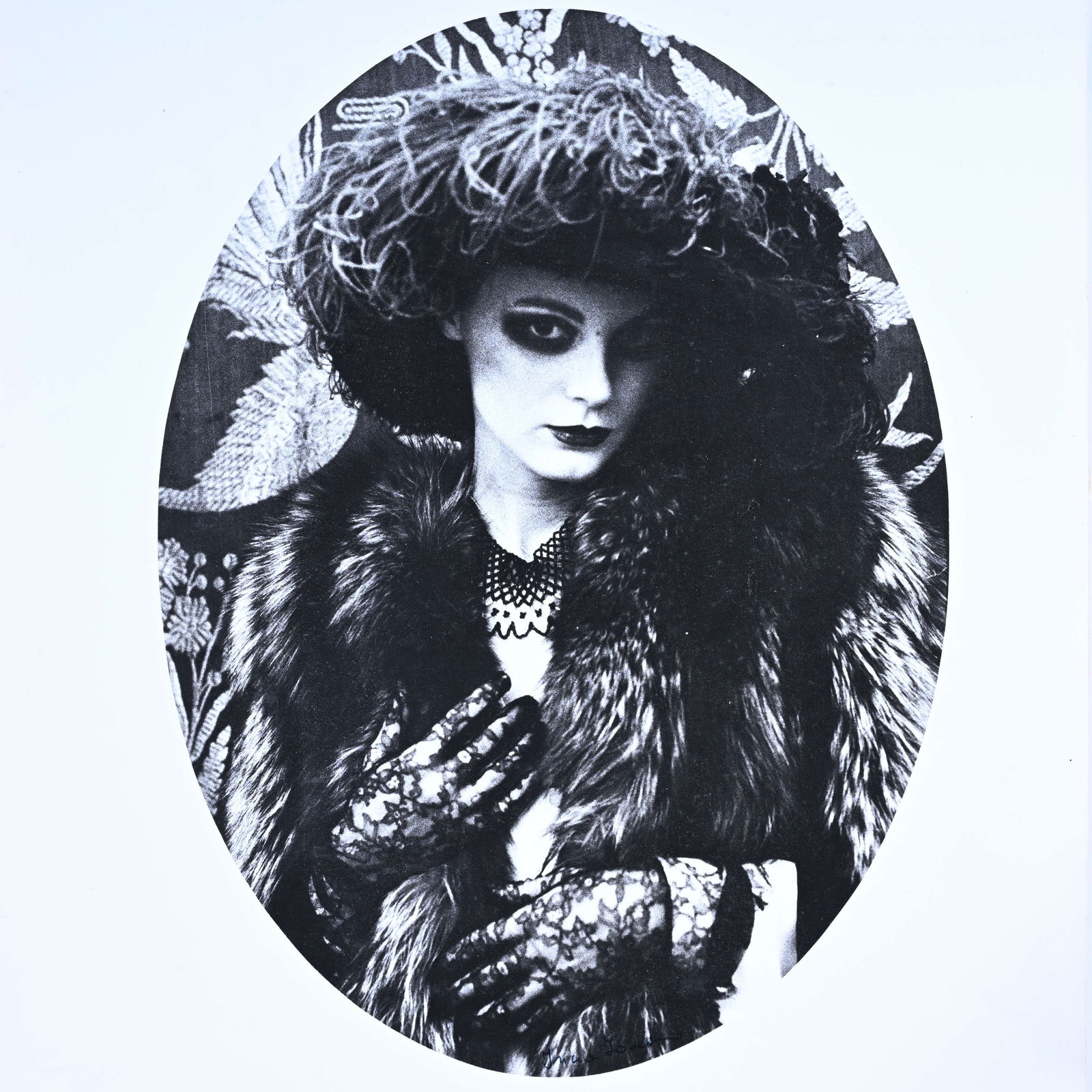 Irina IONESCO (1930-2022), Gelatin silver print, Oval portrait of a lady with elegant headwear.: Irina IONESCO (1930-2022), Gelatin silver print, Oval portrait of a lady with elegant headwear. Signed.Irina IONESCO (1930-2022), Gelatine zilver print, Ovaal portret van een dame met galant hoofddeks