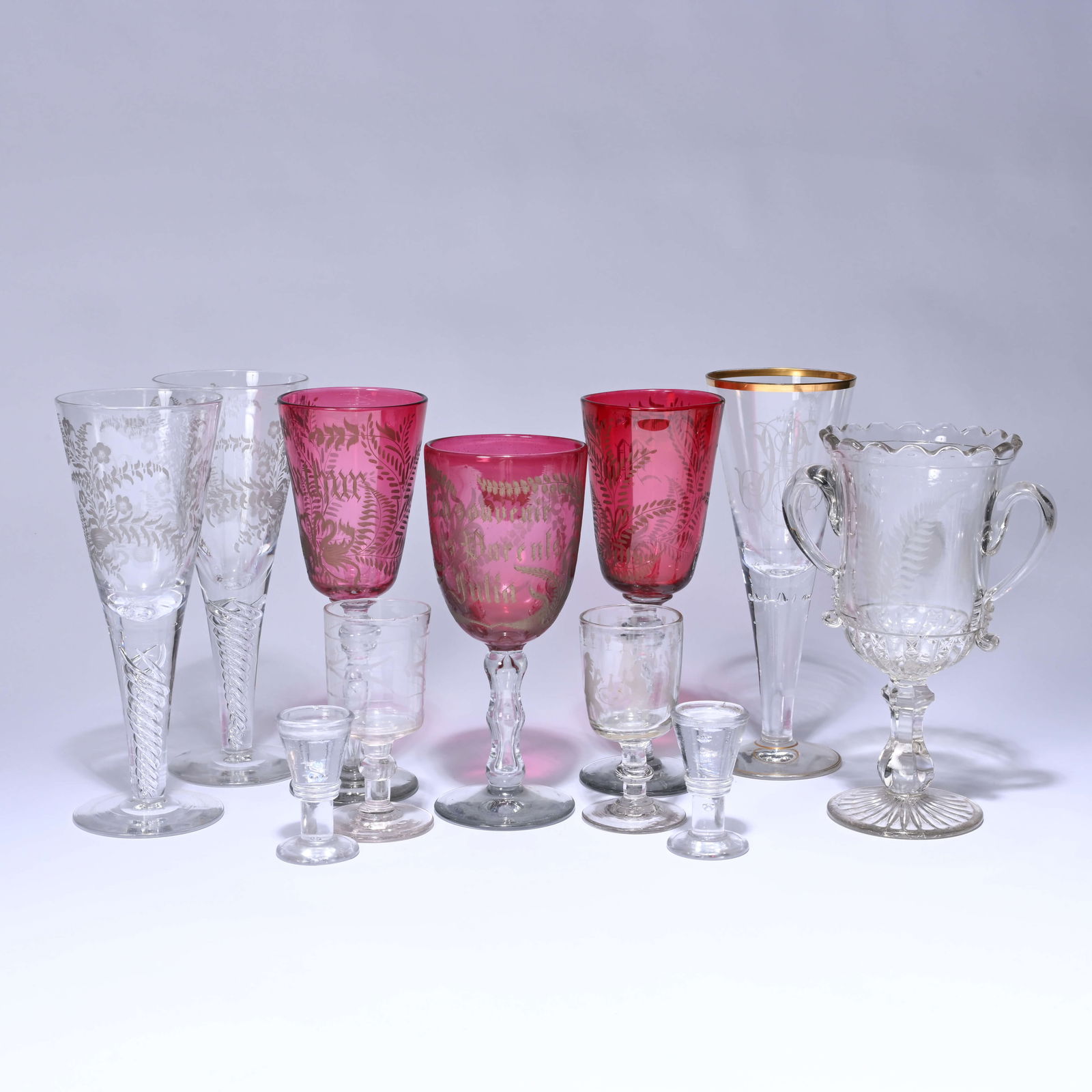 11 glasses, 19th/20th century, including red and clear glass with fern decoration, an ear tazza,: 11 glasses, 19th/20th century, including red and clear glass with fern decoration, an ear tazza, goblets and 2 English ice glasses11 glazen, 19e/20e eeuw, waaronder rood en helder glas met varendecor,