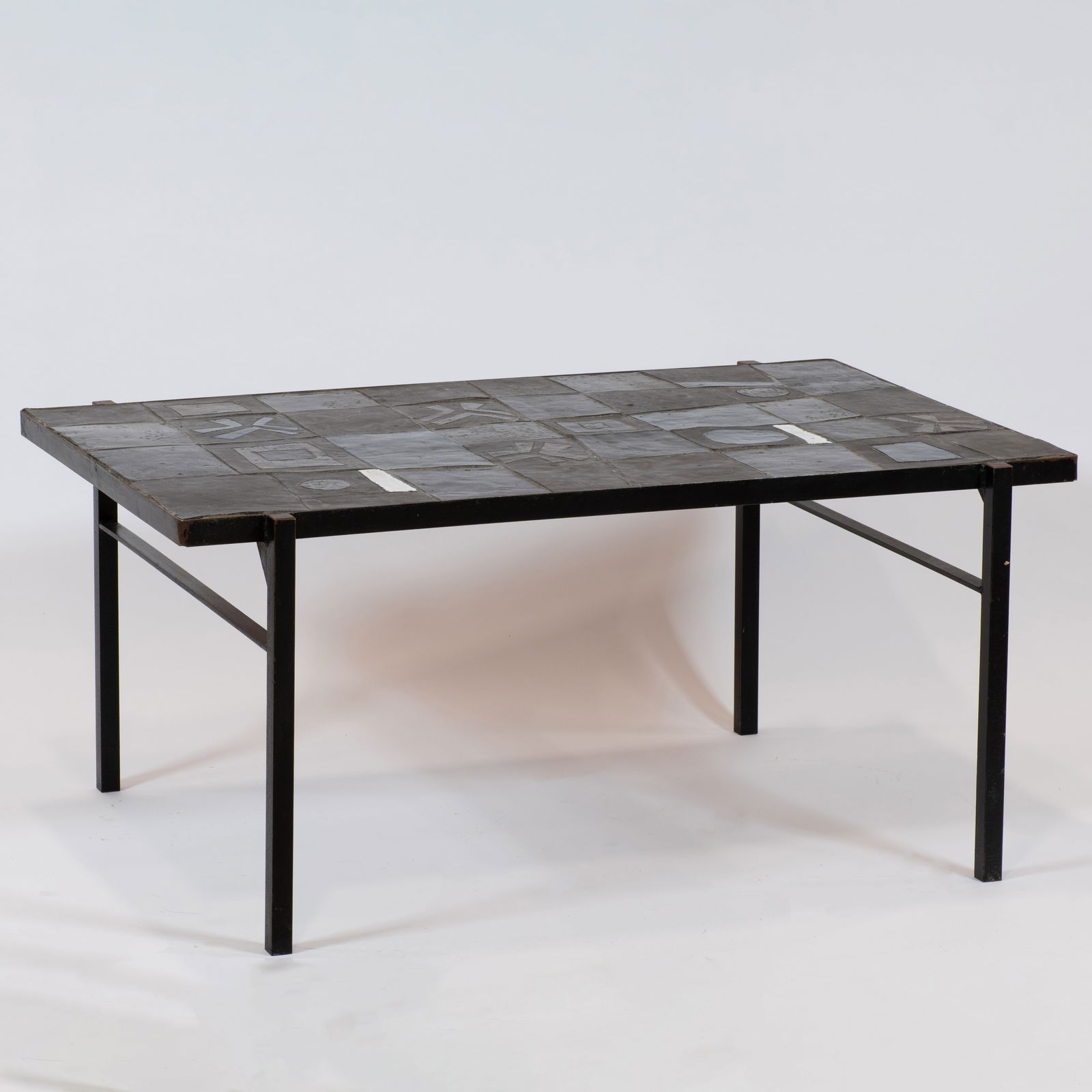 Ceramic coffee table after Roger Capron: Ceramic coffee table after Roger CapronKeramieken salontafel in de stijl van Roger Capron50 x 110 x 74.5 cm