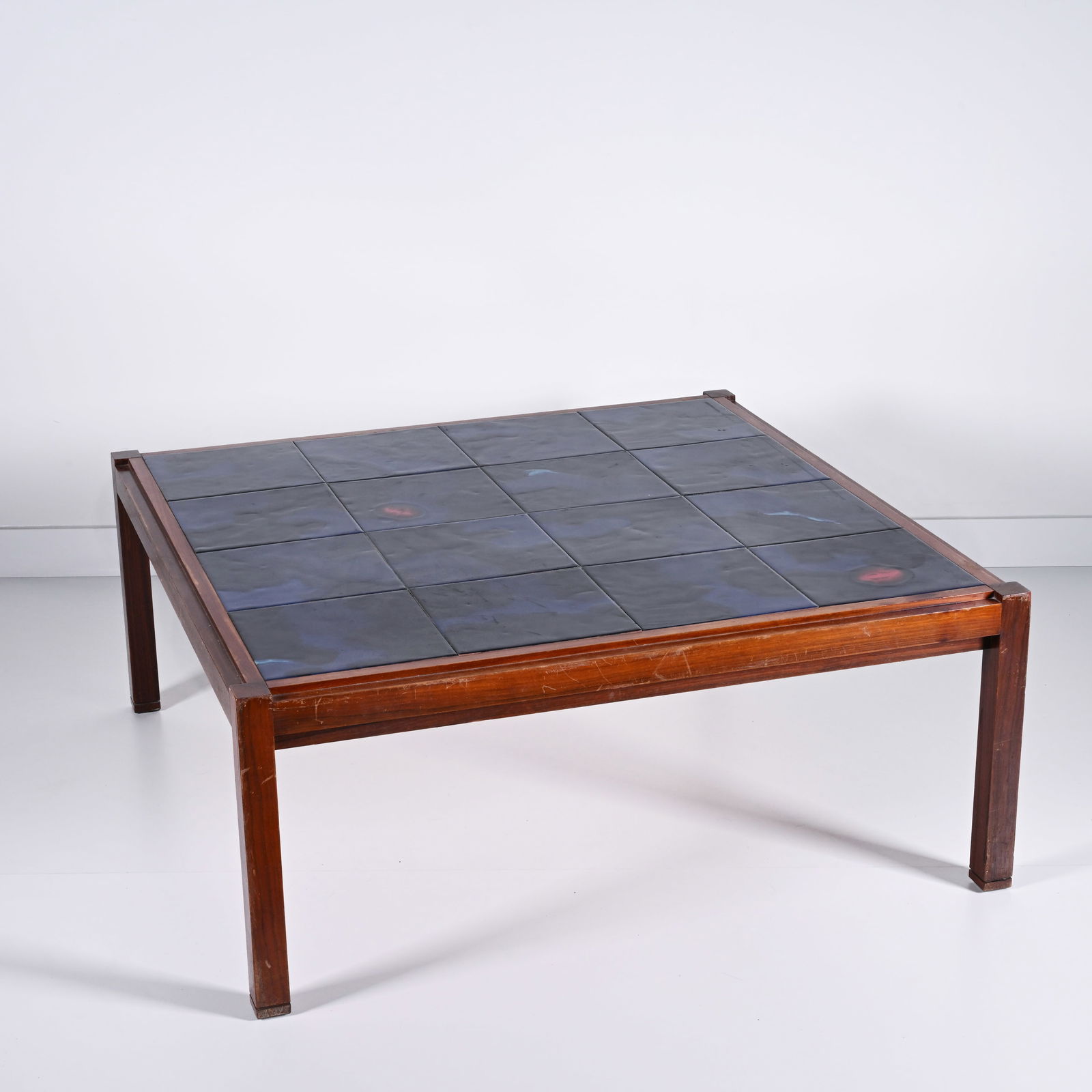 Pieter DE BRUYNE (1931-1987), coffee table in tropical hardwood padouk with glazed ceramic tiles by: Pieter DE BRUYNE (1931-1987), coffee table in tropical hardwood padouk with glazed ceramic tiles by an Italian artistPieter DE BRUYNE (1931-1987), salontafel in tropische hardhout padouk met geglazuur