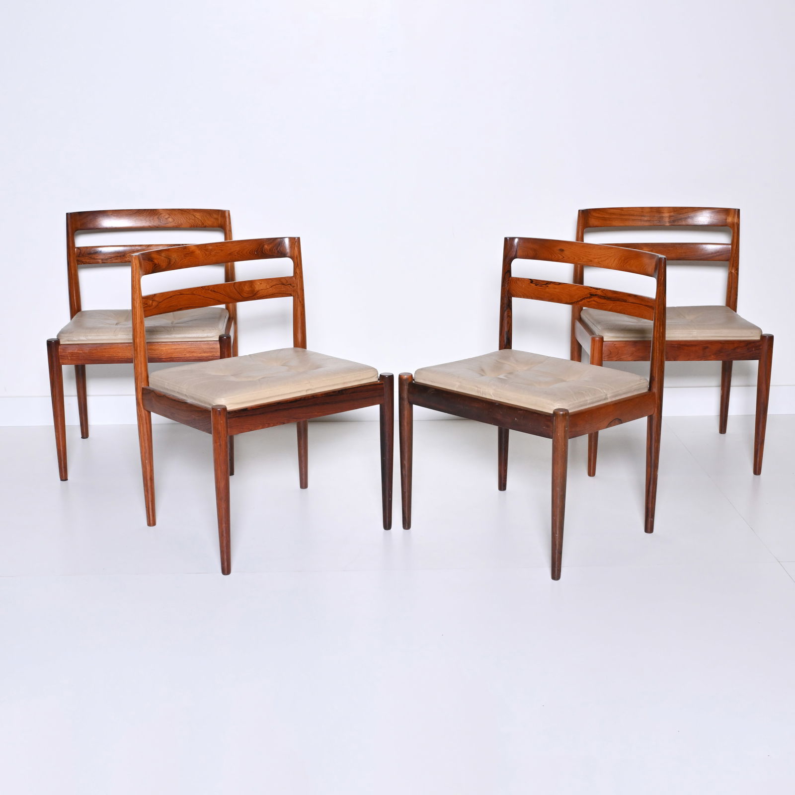4 Danish vintage chairs in rosewood and leather, Model 301, by Kai Kristiansen for Magnus Olesen: 4 Danish vintage chairs in rosewood and leather, Model 301, by Kai Kristiansen for Magnus Olesen (1965)4 Deense vintage stoelen van palissanderhout en leer, Model 301, van Kai Kristiansen voor Magnus