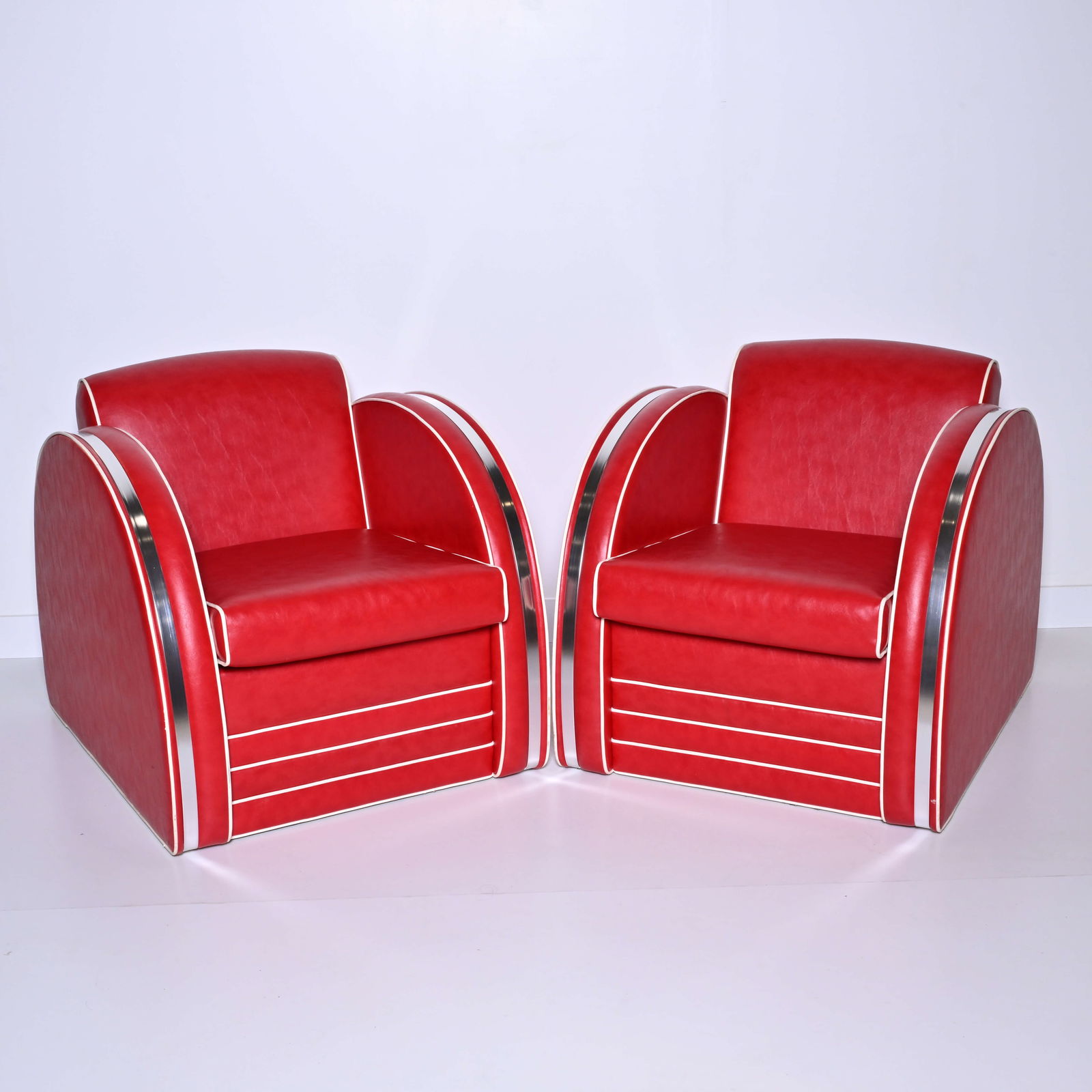Two Art Deco vintage armchairs in red leatherette with a chrome finish (1 of 5)