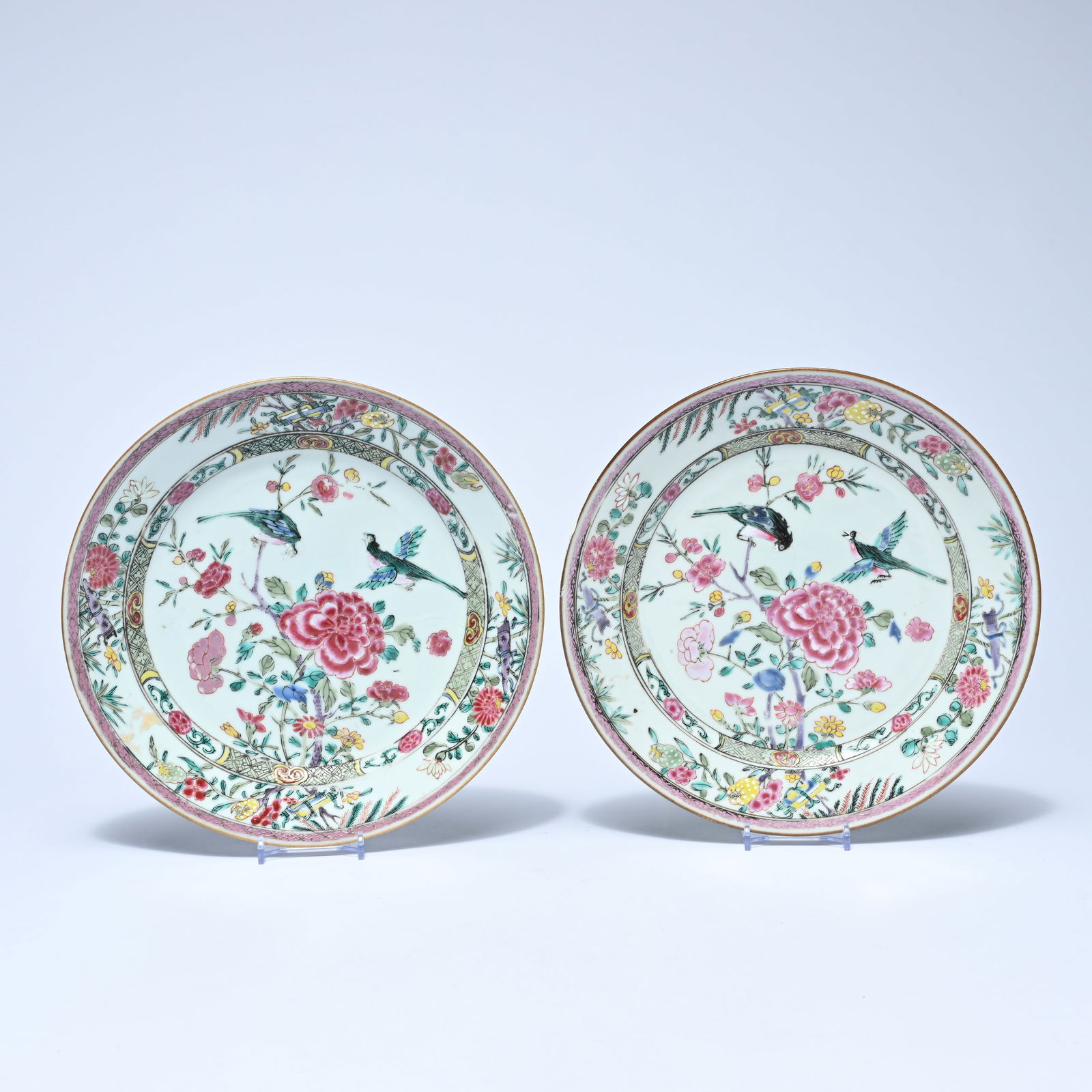 2 Chinese porcelain famille rose plates with decoration of birds and peonies, 18th century Qianlong (1 of 2)