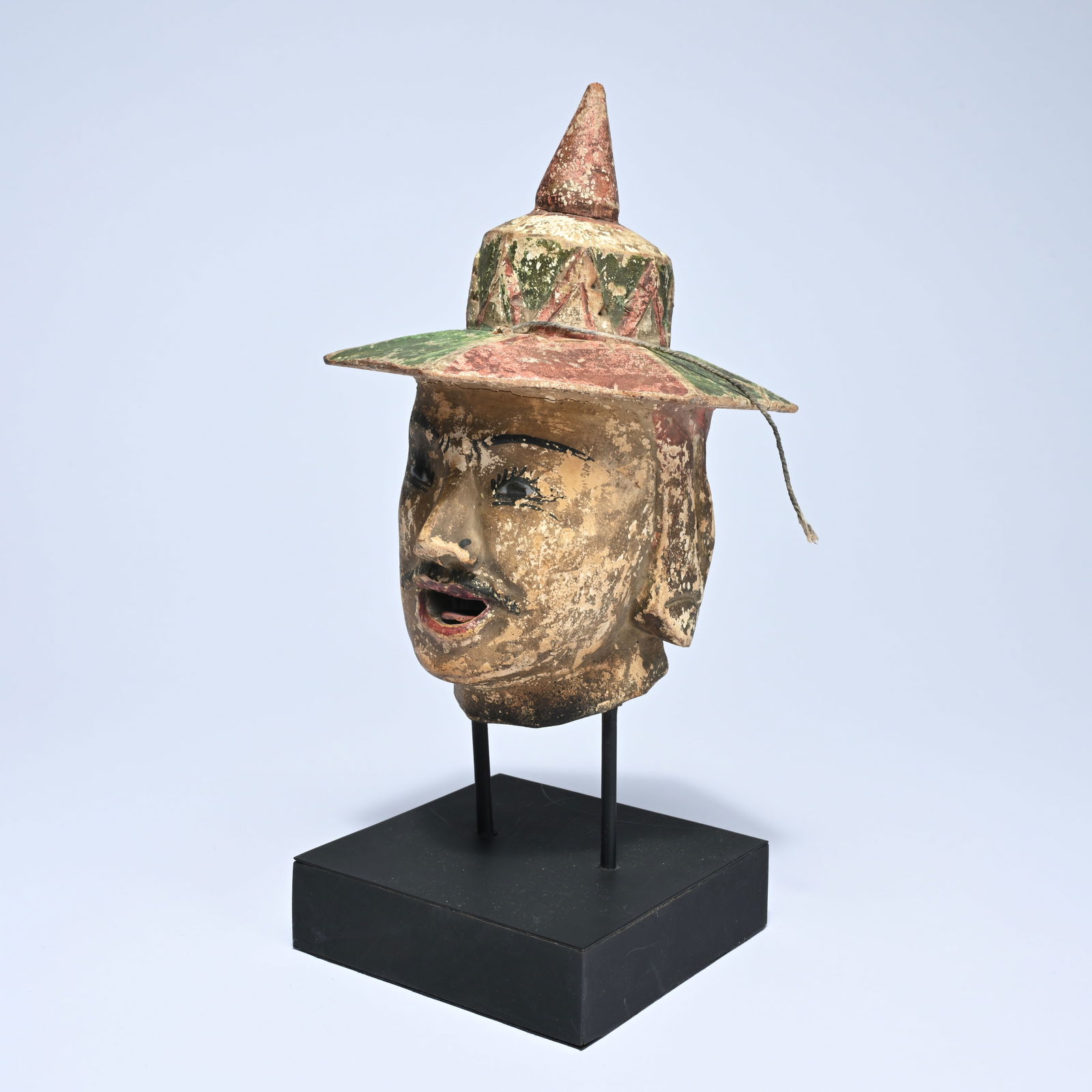 Head from Burmese puppet theatre with original polychromy, Yoke thé, with string to make tongue (1 of 8)