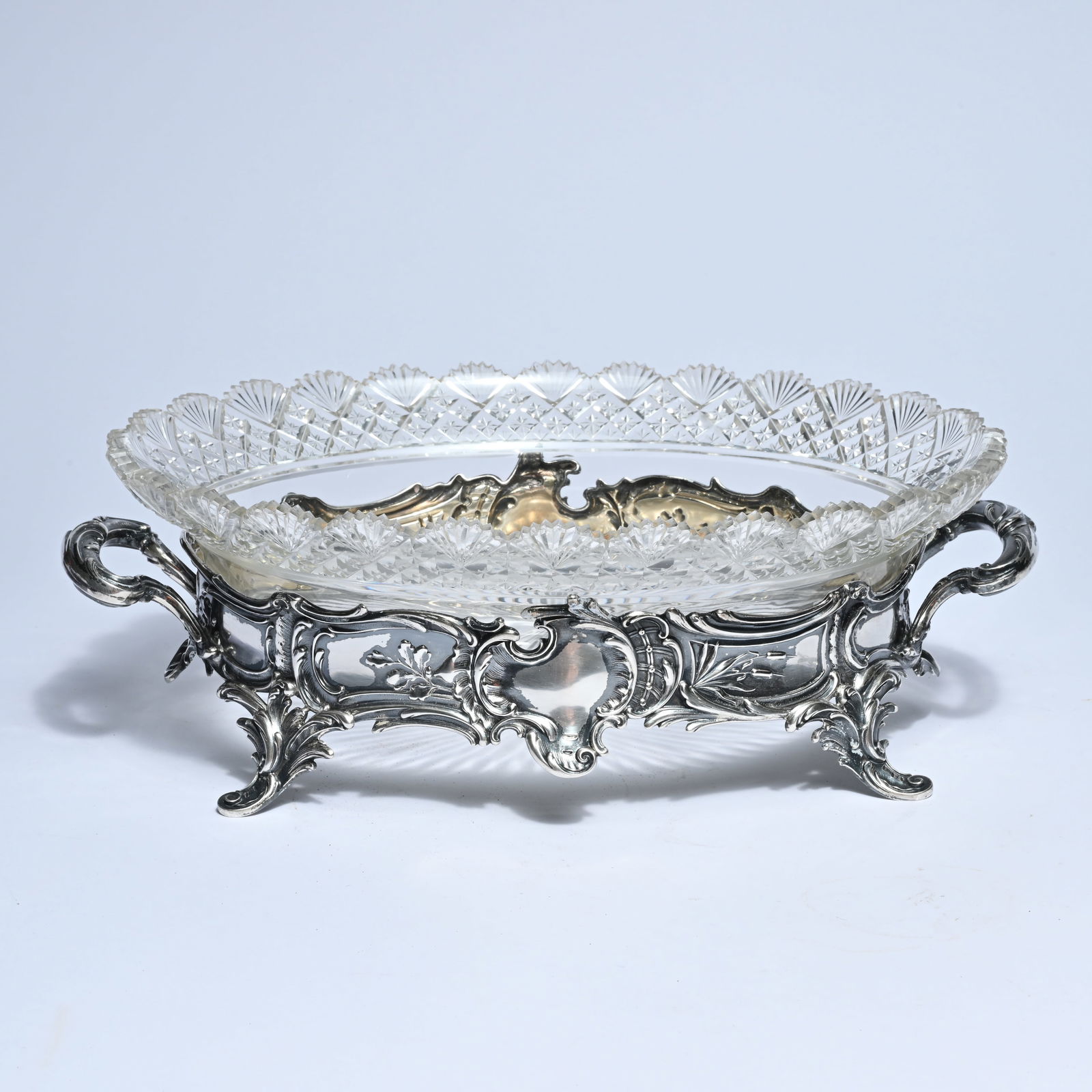 Silver jardinière in Louis XV style, decorated with rocailles and acanthus motifs with a cut (1 of 4)