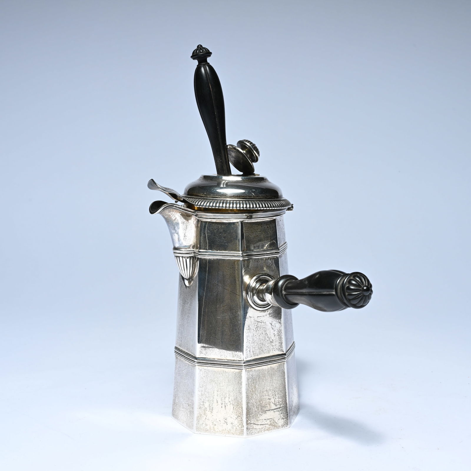 Complete silver chocolatier with ebony handle and mousseur, Minerve marks (3 times on the jug, lid (1 of 8)