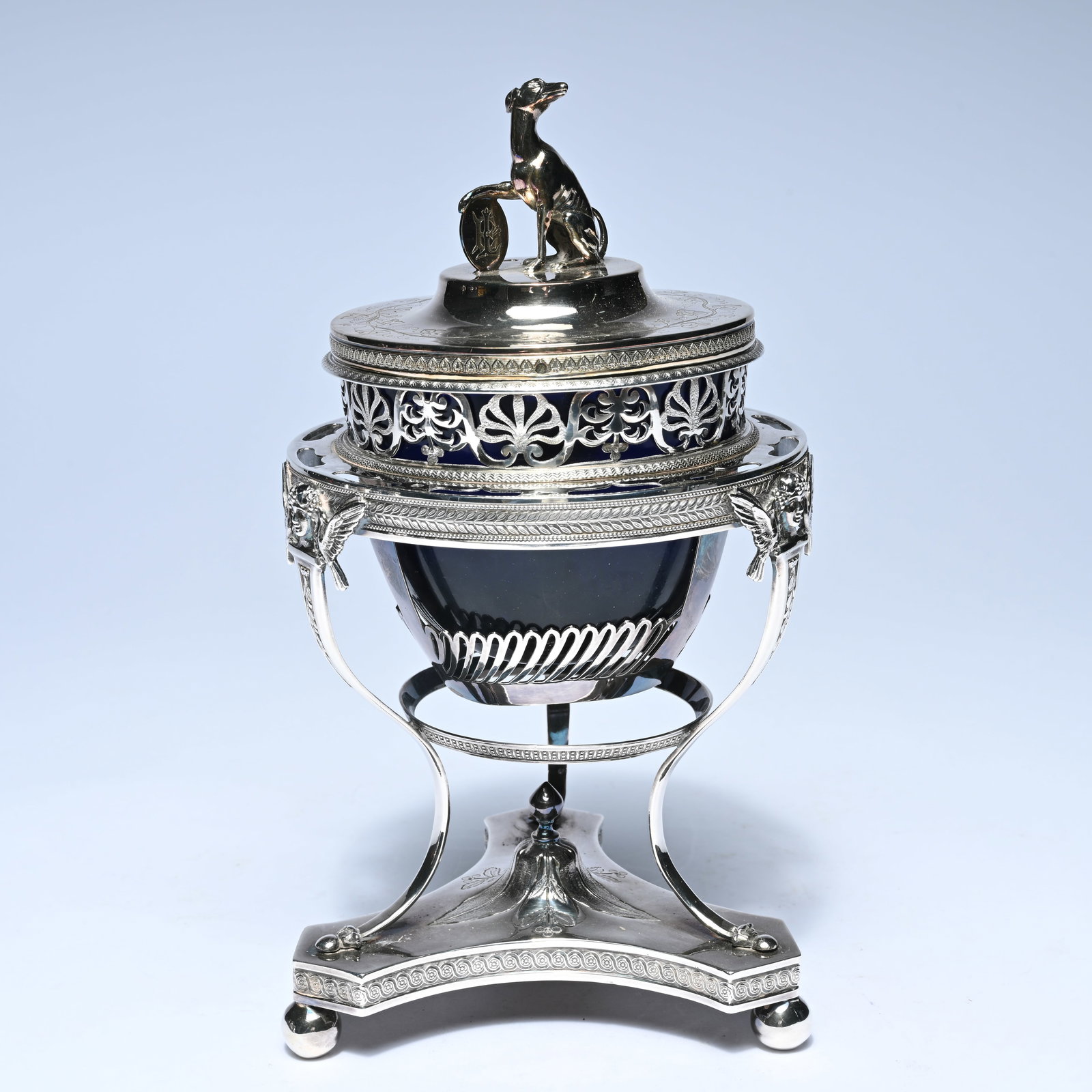 Empire sugar bowl in solid silver with blue glass liner and lid topped with a greyhound, France,: Empire sugar bowl in solid silver with blue glass liner and lid topped with a greyhound, France, Paris late 19th century, various silver marks, Minerve, weight 772 gramsEmpire suikerpot in massief zil