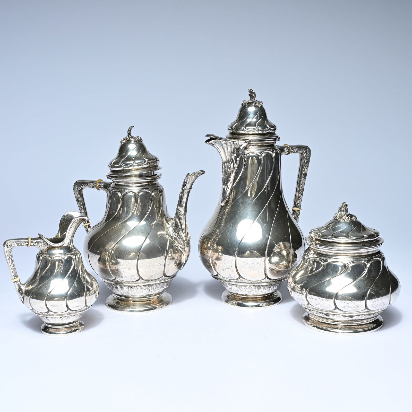 Complete four-piece silver service by Wolfers Frères (Brussels), consisting of a teapot, coffee (1 of 12)