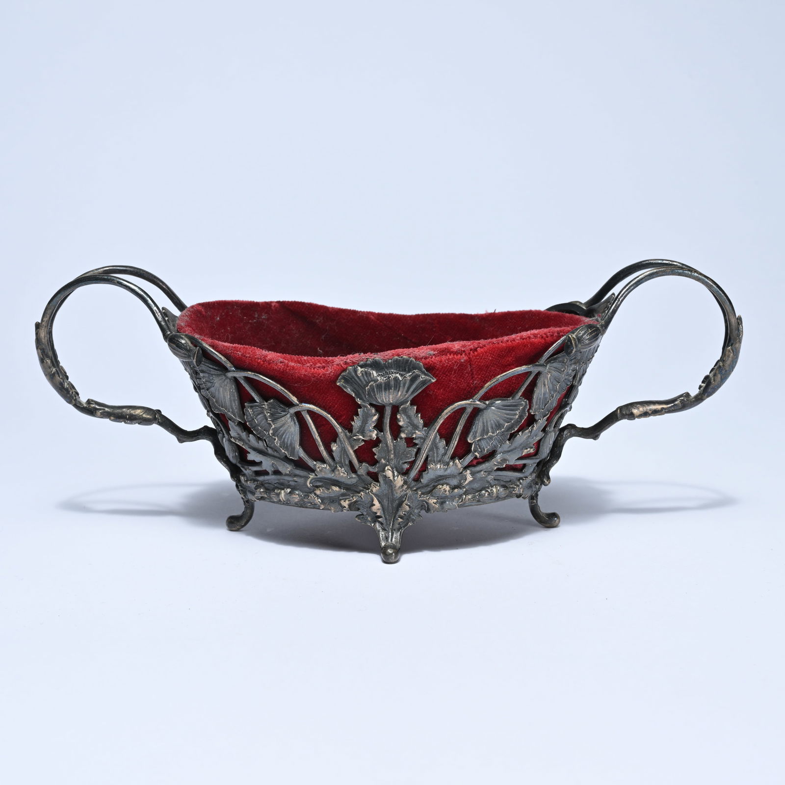 Art Nouveau silver coupe with openwork floral decoration of poppies, with a red velvet inner (1 of 6)