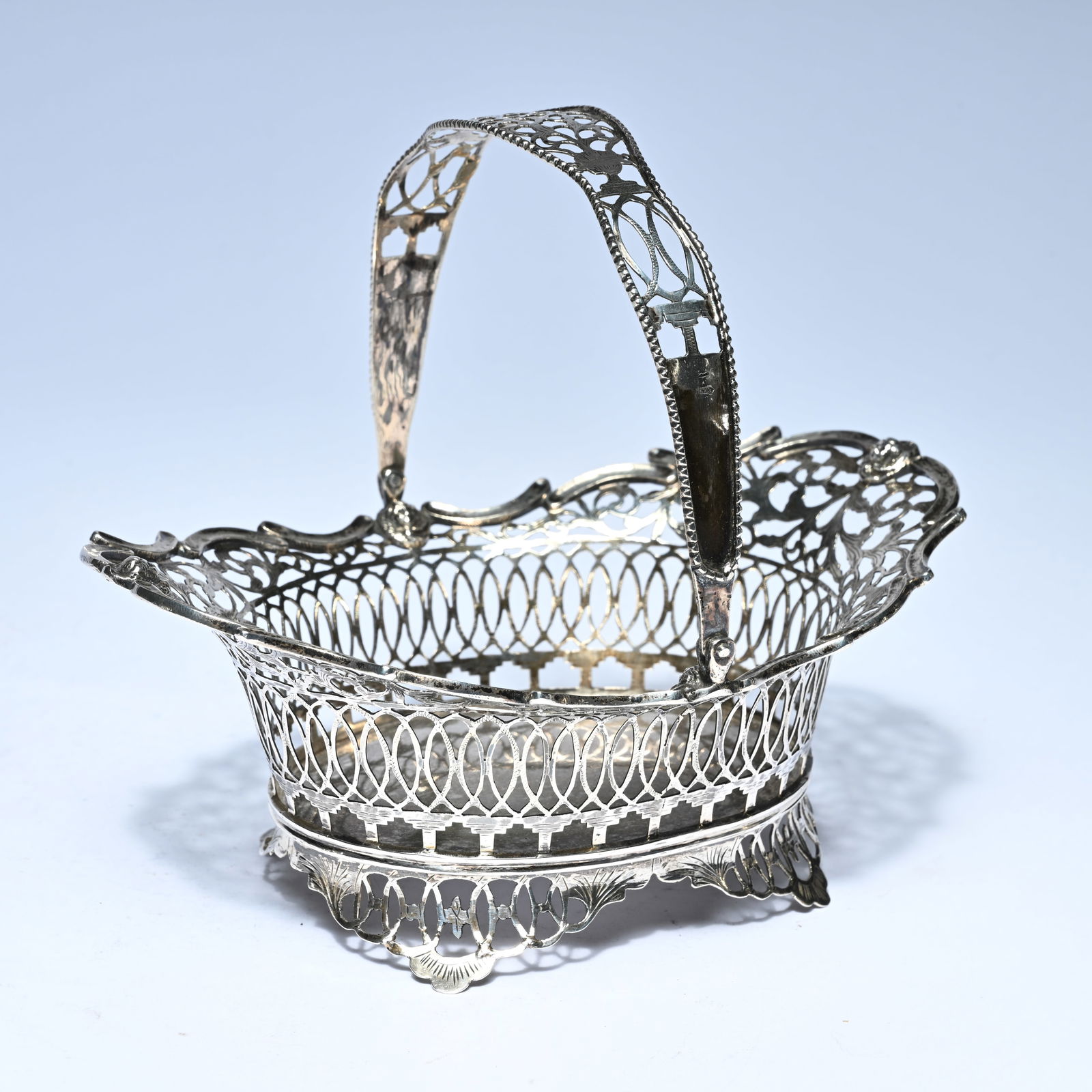 Openwork silver basket with handle, Netherlands, silver 835/1000, provided with Dutch state hallmark (1 of 9)