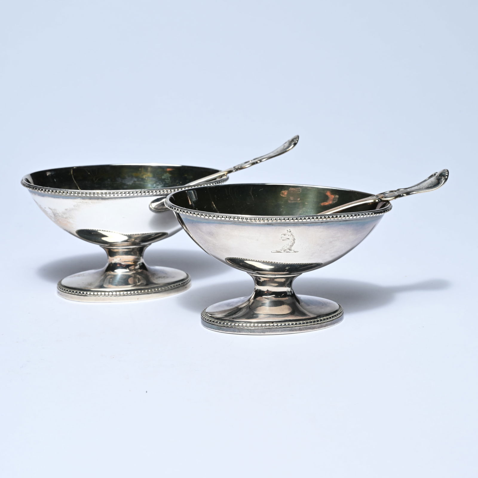 2 silver Georgian salt cellars with spoons finished with pearl rim and fine engraving, hallmarks, (1 of 15)