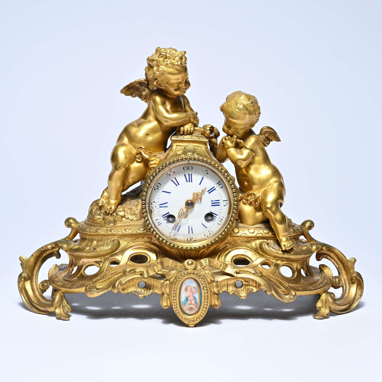 Gilded bronze mantel clock in Louis XV style, 19th century, richly decorated with rocaille (1 of 7)