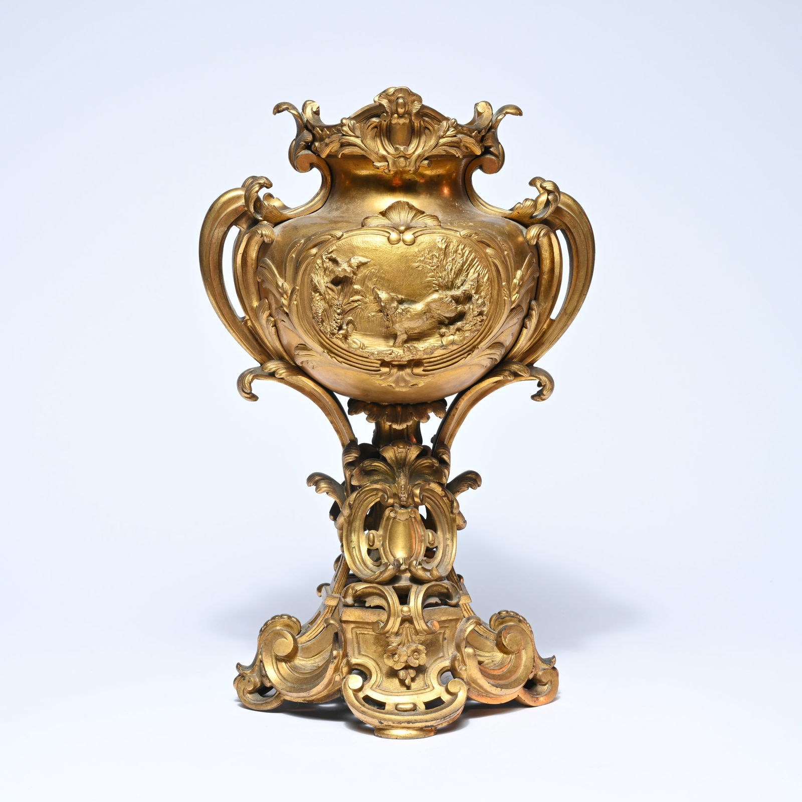 19th-century decorative ornament in the shape of a vase in gilt bronze. Neo-Rococo with Napoleon III (1 of 5)