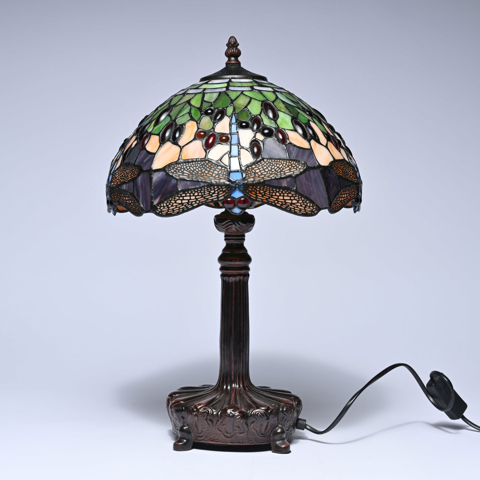 Lamp in Tiffany style with semi-circular mosaic shade with dragonfly motif (1 of 6)