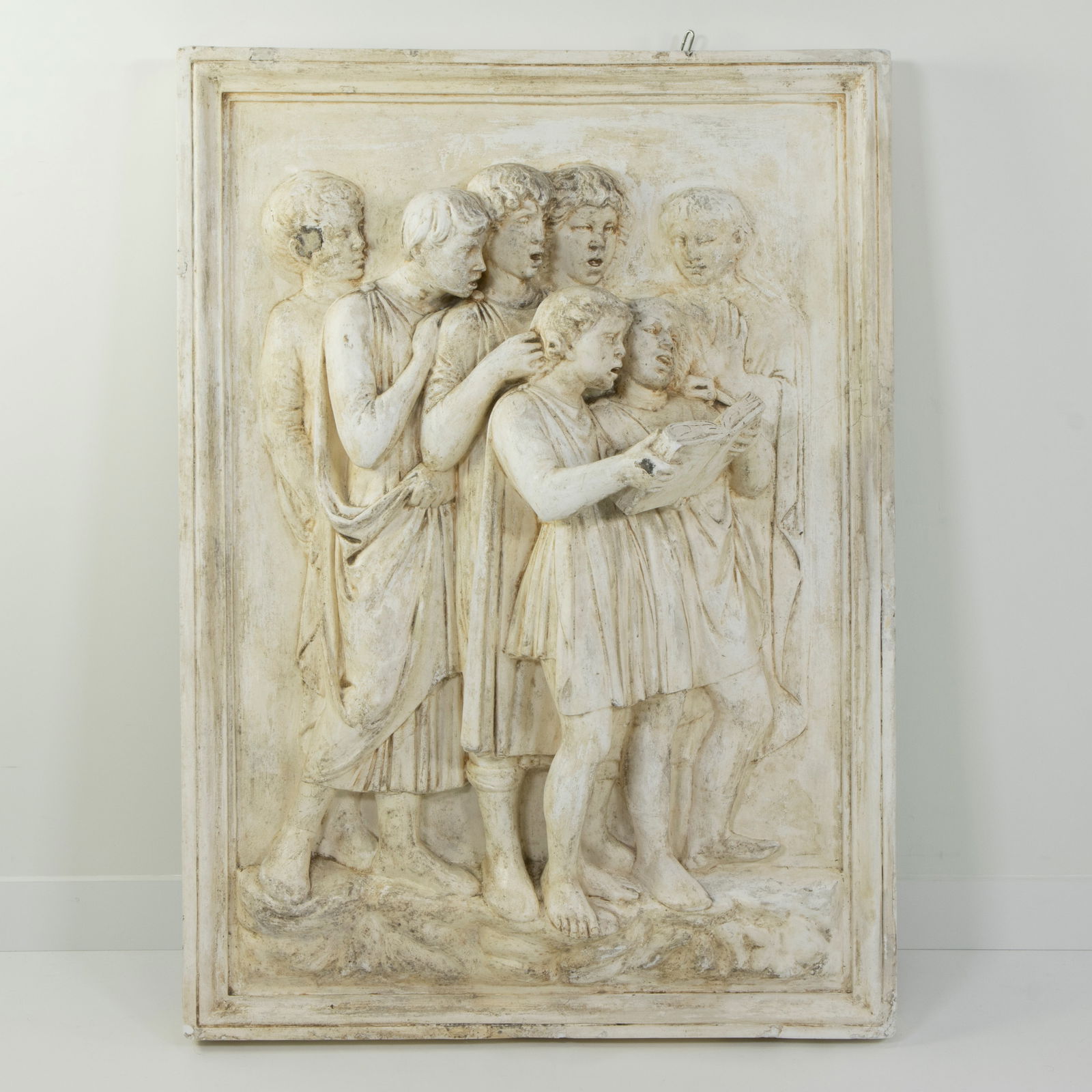 Plaster bas-relief of a group of singing children, after a work by the Italian Renaissance artist: Plaster bas-relief of a group of singing children, after a work by the Italian Renaissance artist Luca della Robbia (part of the Cantoria (children's choir gallery) in Florence Cathedral)Gipsen bas-re