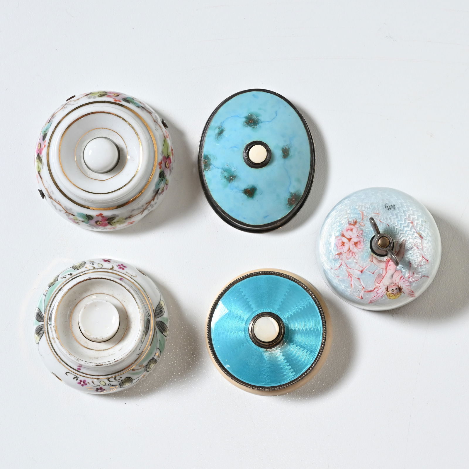 5 salon or butler bells (1900-1925) in porcelain, enamel on metal (guilloché technique), one with (1 of 3)