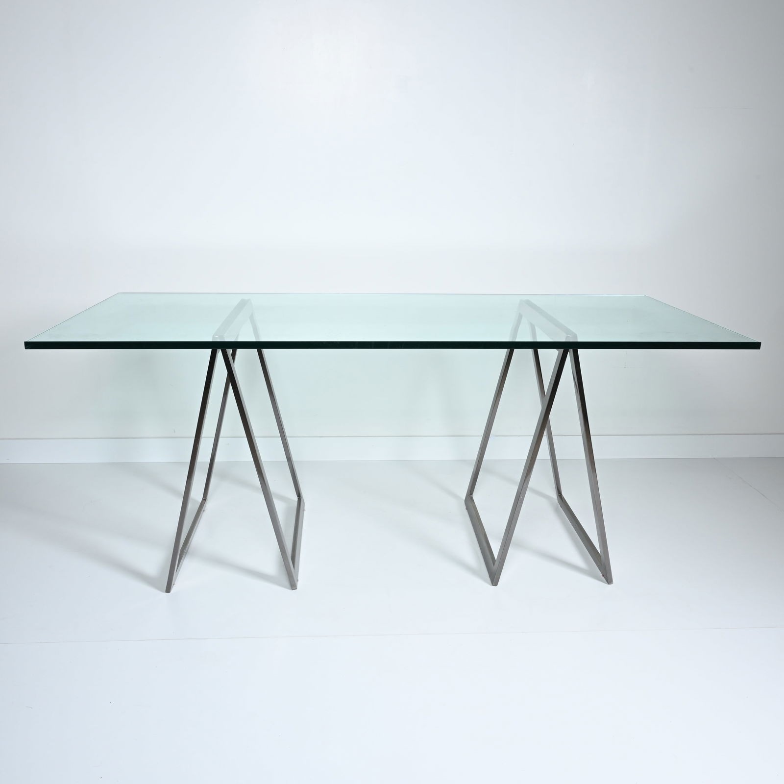 Vintage design table with glass top on aluminum base (1 of 4)
