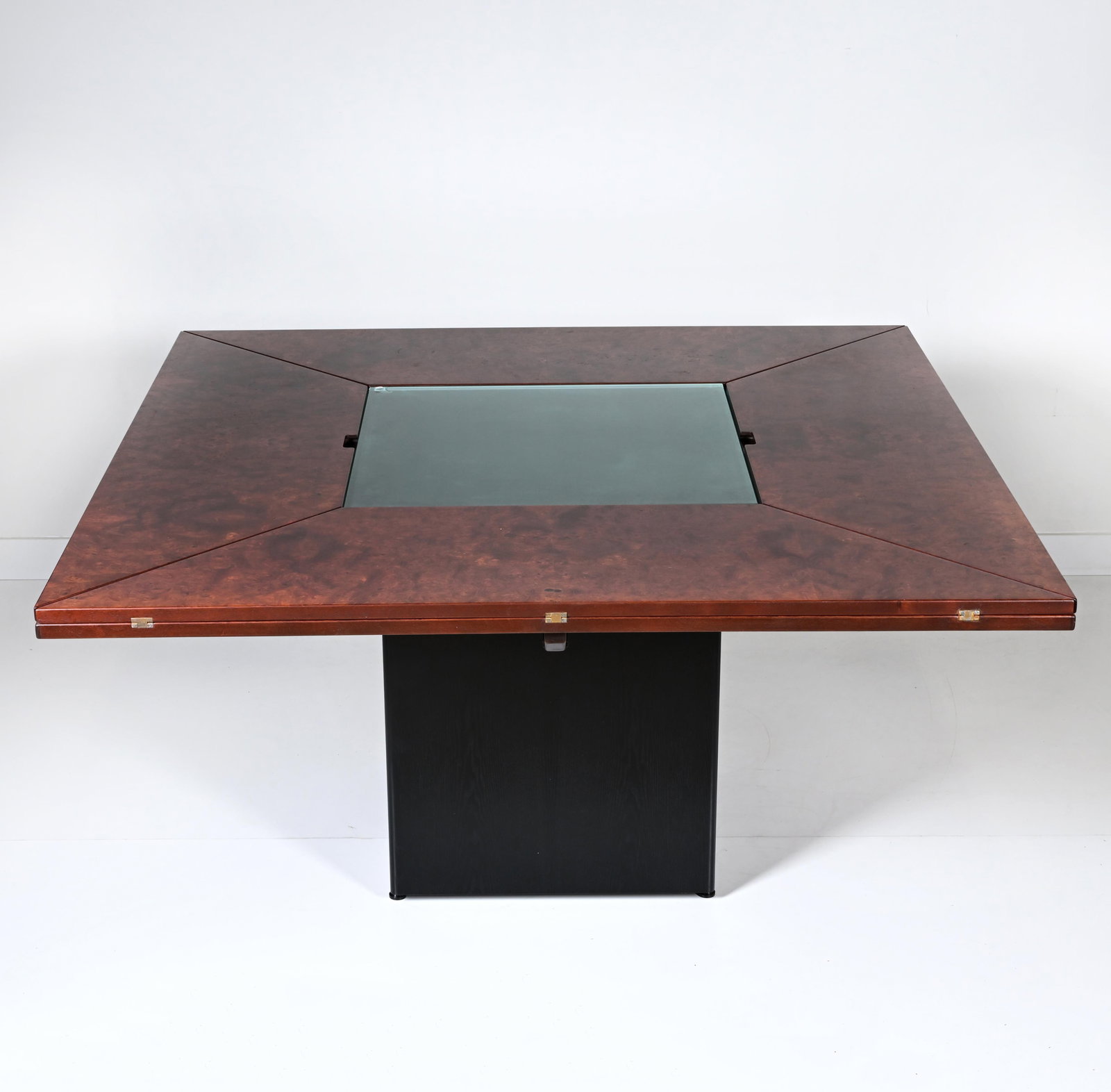 Van de Berghe-Pauvers, circular table in burl wood with glass top in the centre (glass with chip). (1 of 6)