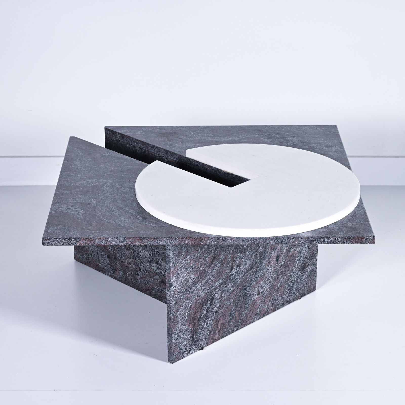 Pieter DE BRUYNE (1931-1987), coffee table in granite and pure white marble (1 of 8)