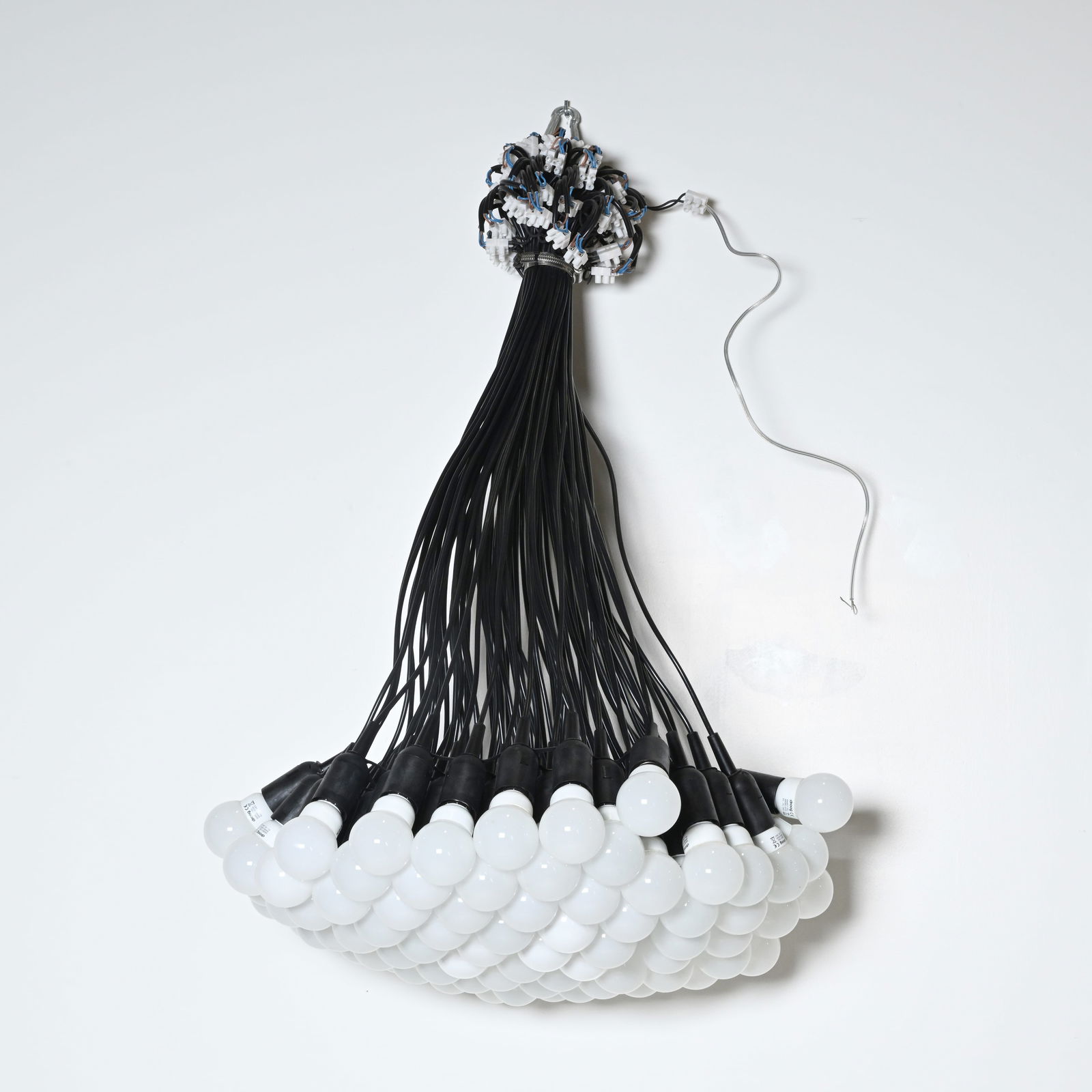 Rody GRAUMANS (1968), chandelier for Droog Design: Rody GRAUMANS (1968), chandelier for Droog DesignRody GRAUMANS (1968), luchter voor Droog Design88 x 60 x 58 cm