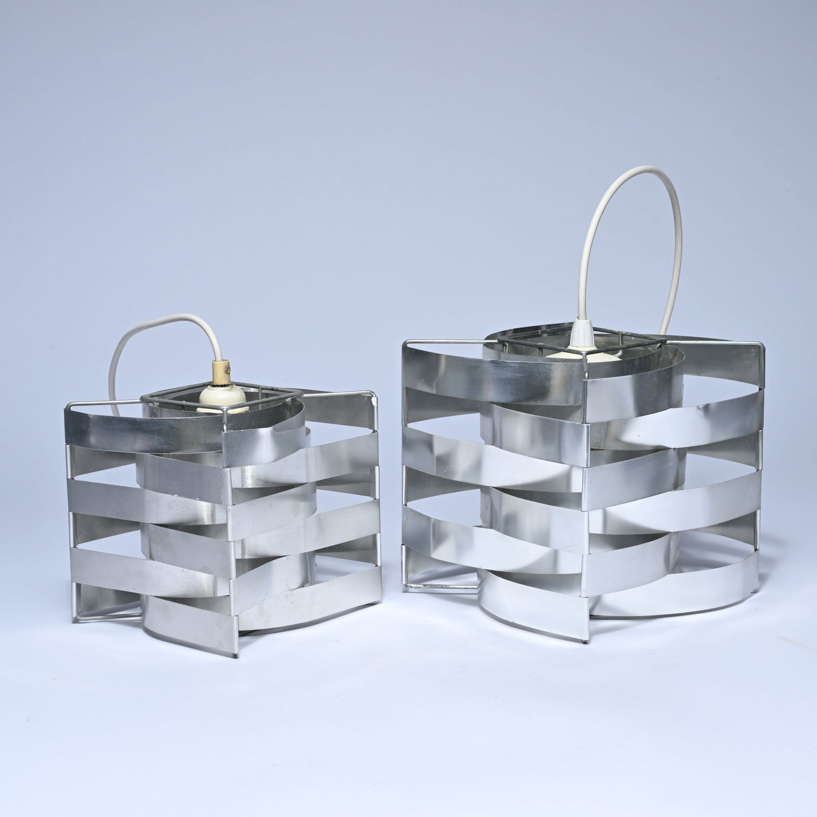 Max SAUZE (1933), 2 minimalist 'Uranus' pendant lamps from the 1970s, made of brushed aluminium, (1 of 6)